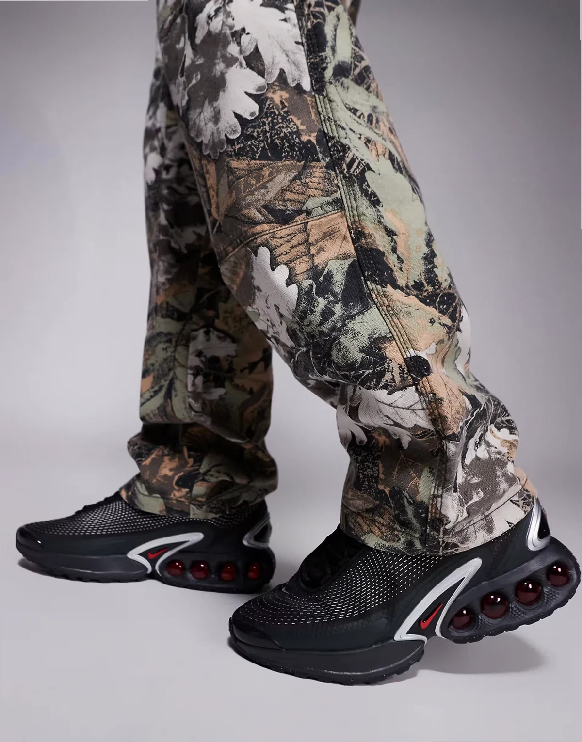Air Max DN sneakers in black and red