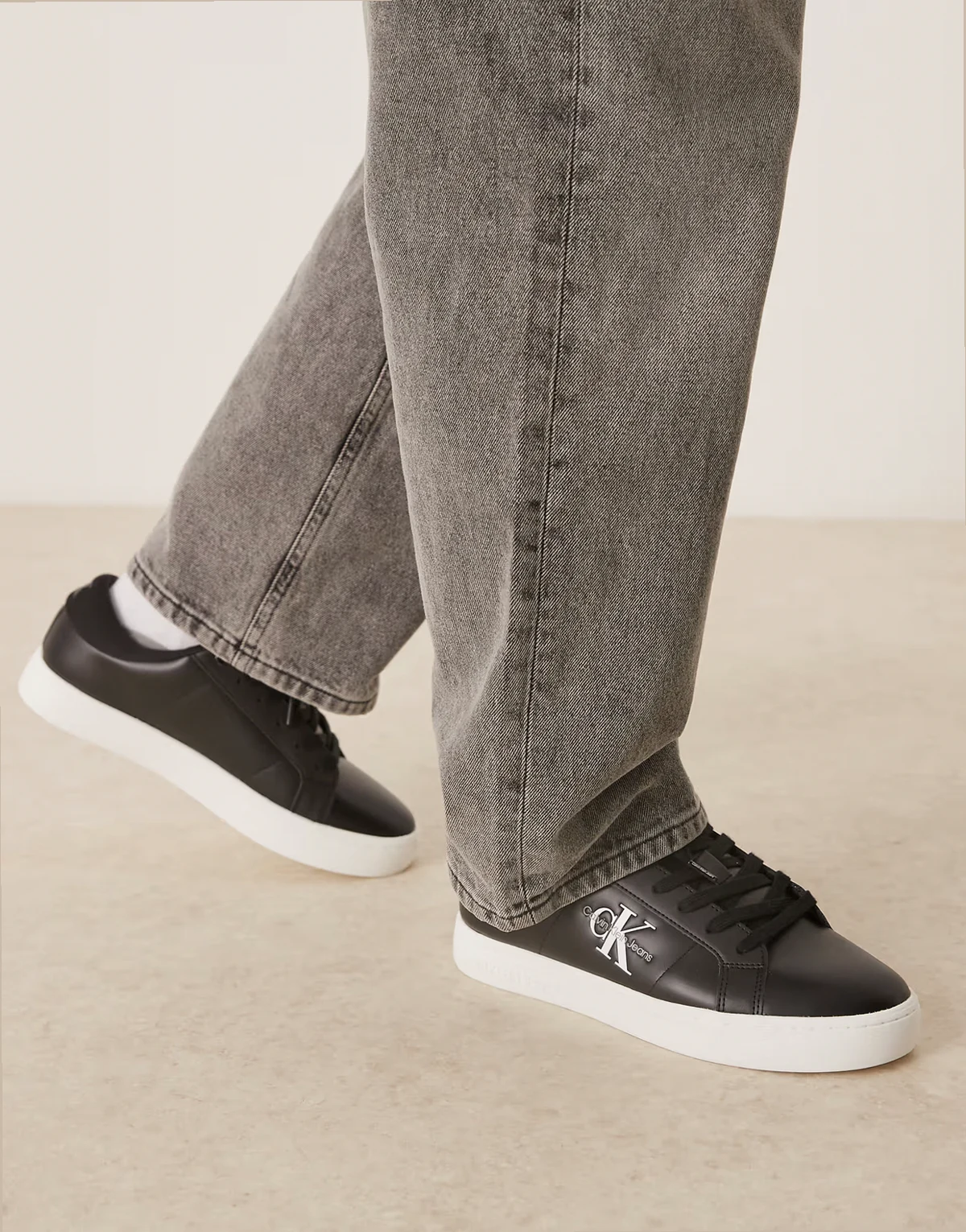 Jeans – Classic – Czarno-białe skórzane buty sportowe na podeszwie cupsole