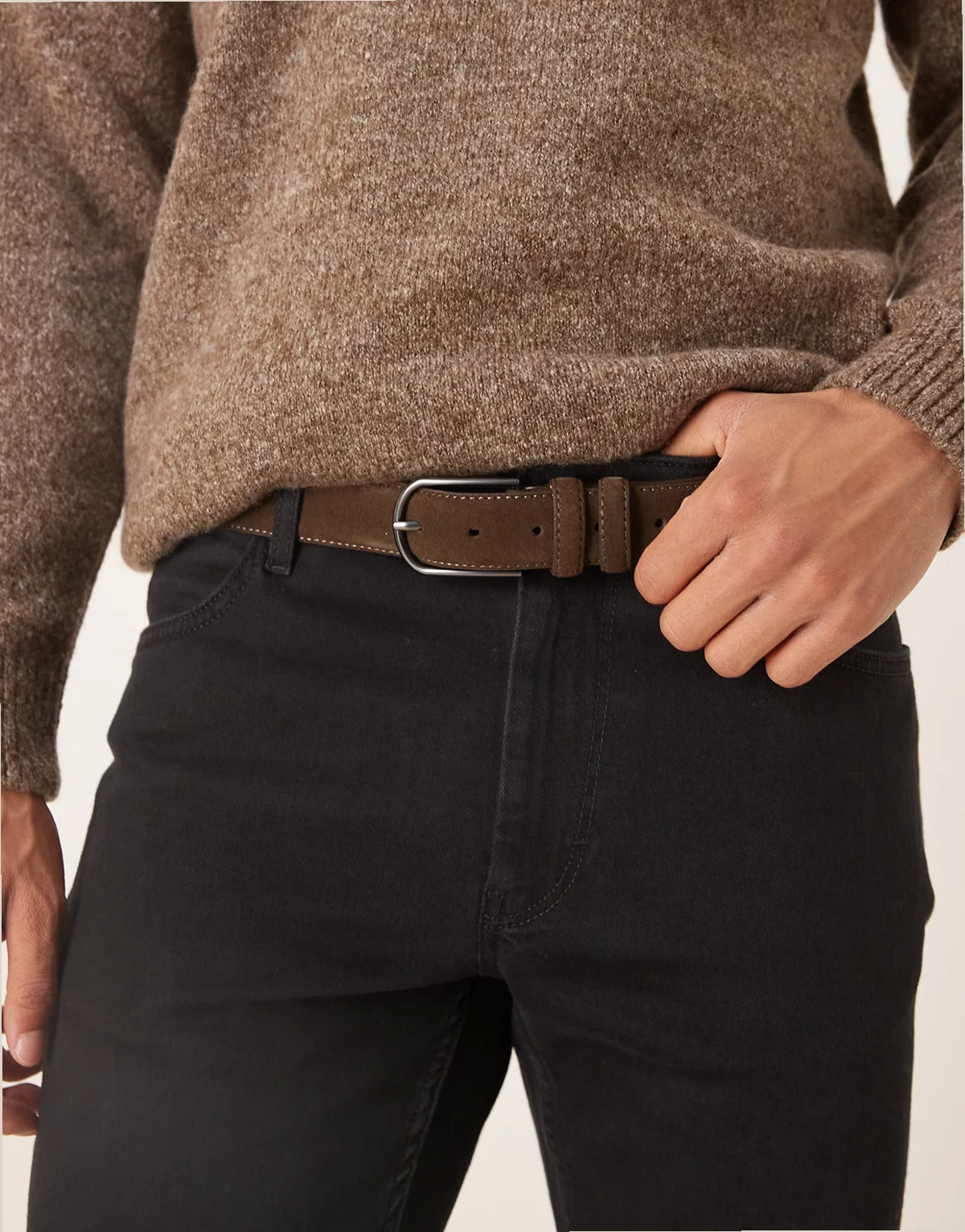 – Brązowy pasek zamszowy