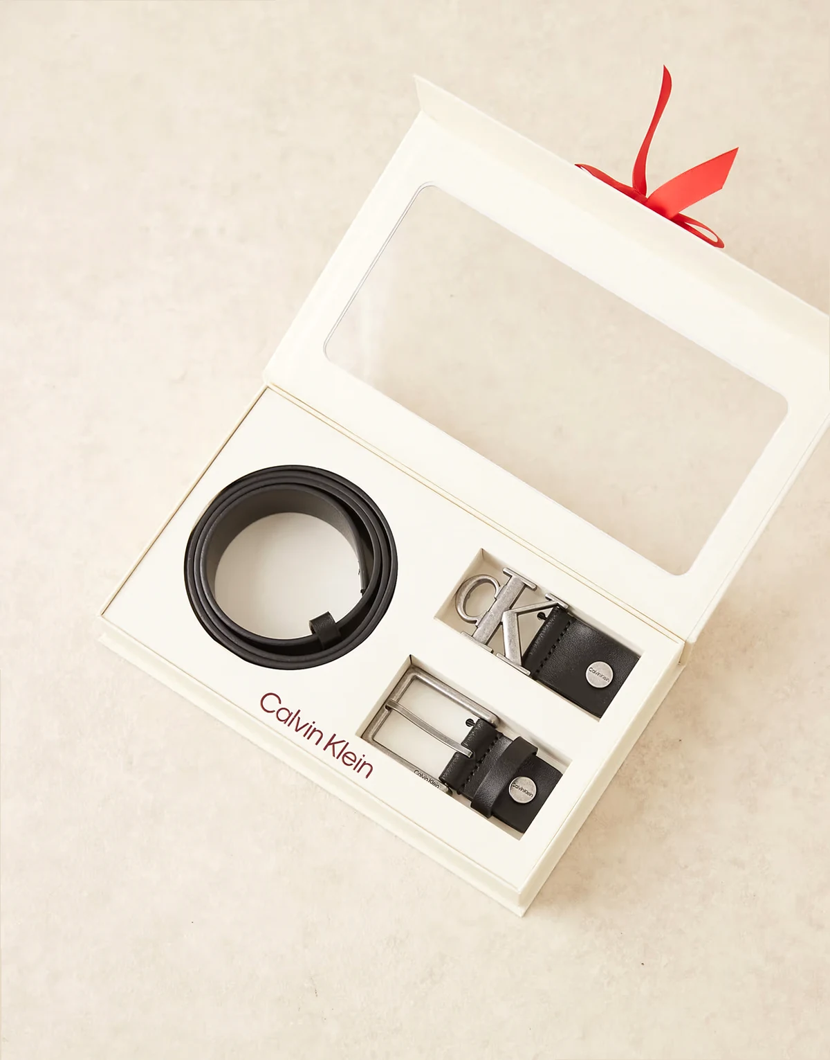 – Zestaw podarunkowy z czarnym paskiem i wymiennymi srebrnymi sprzączkami