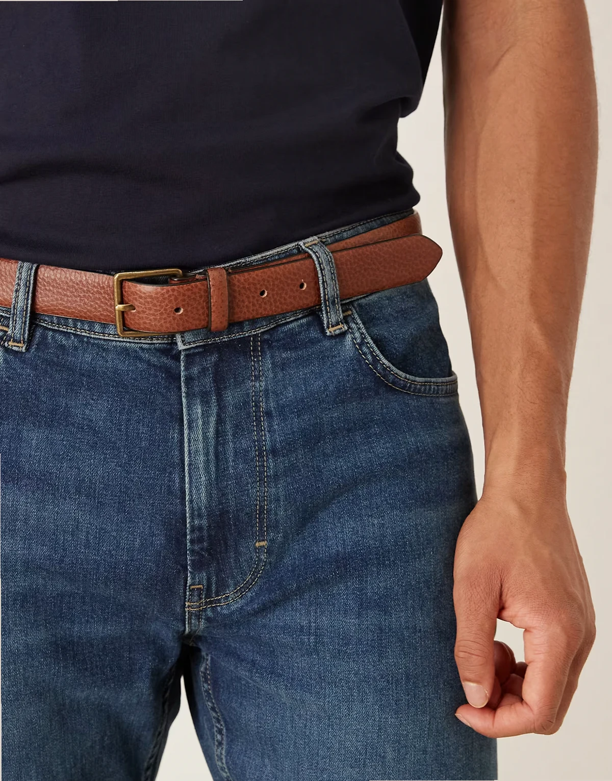 – Hellbrauner Gürtel aus echtem Leder im Vintage-Look