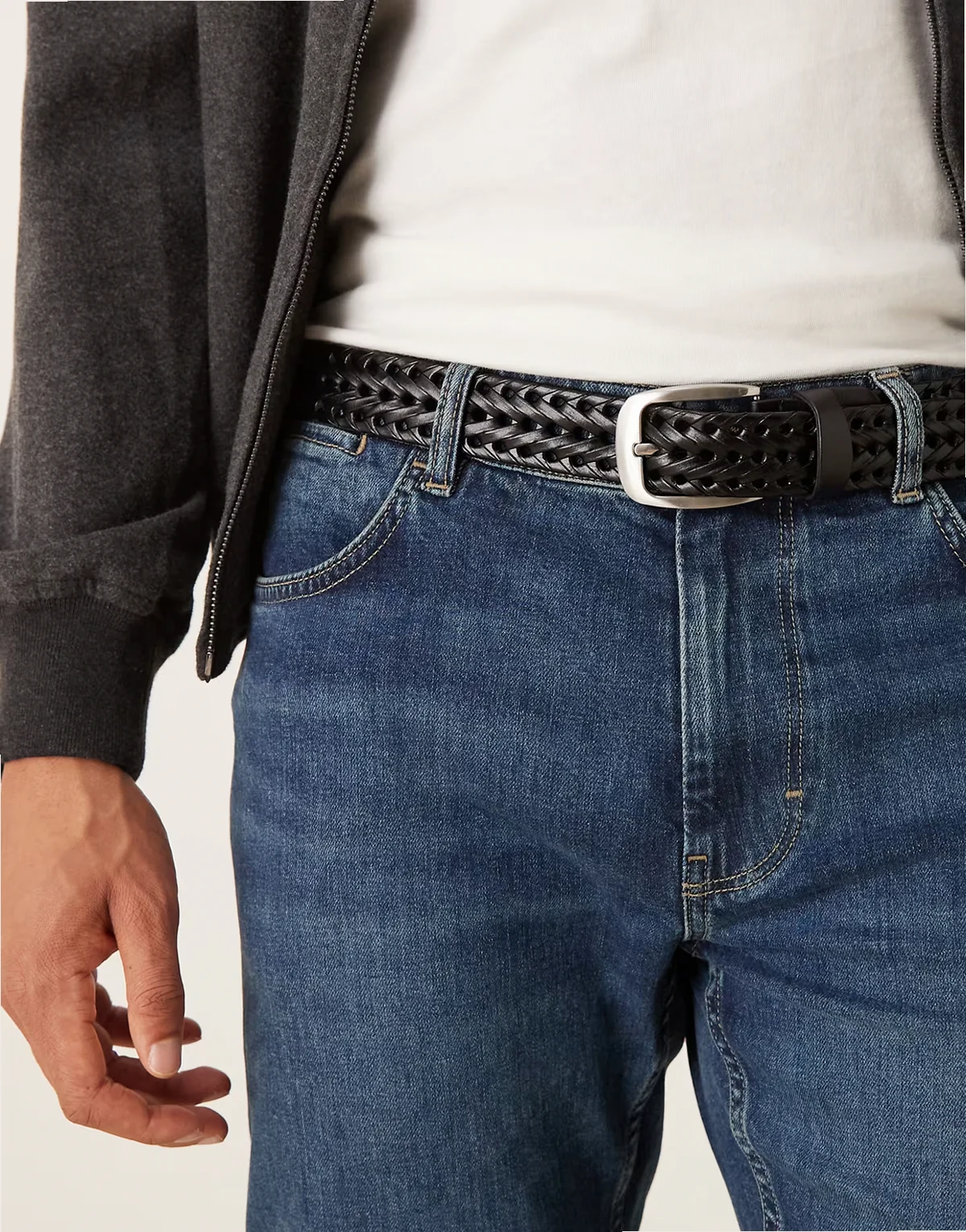 – Eleganter, gewebter Ledergürtel in Schwarz mit silberfarbener Schnalle