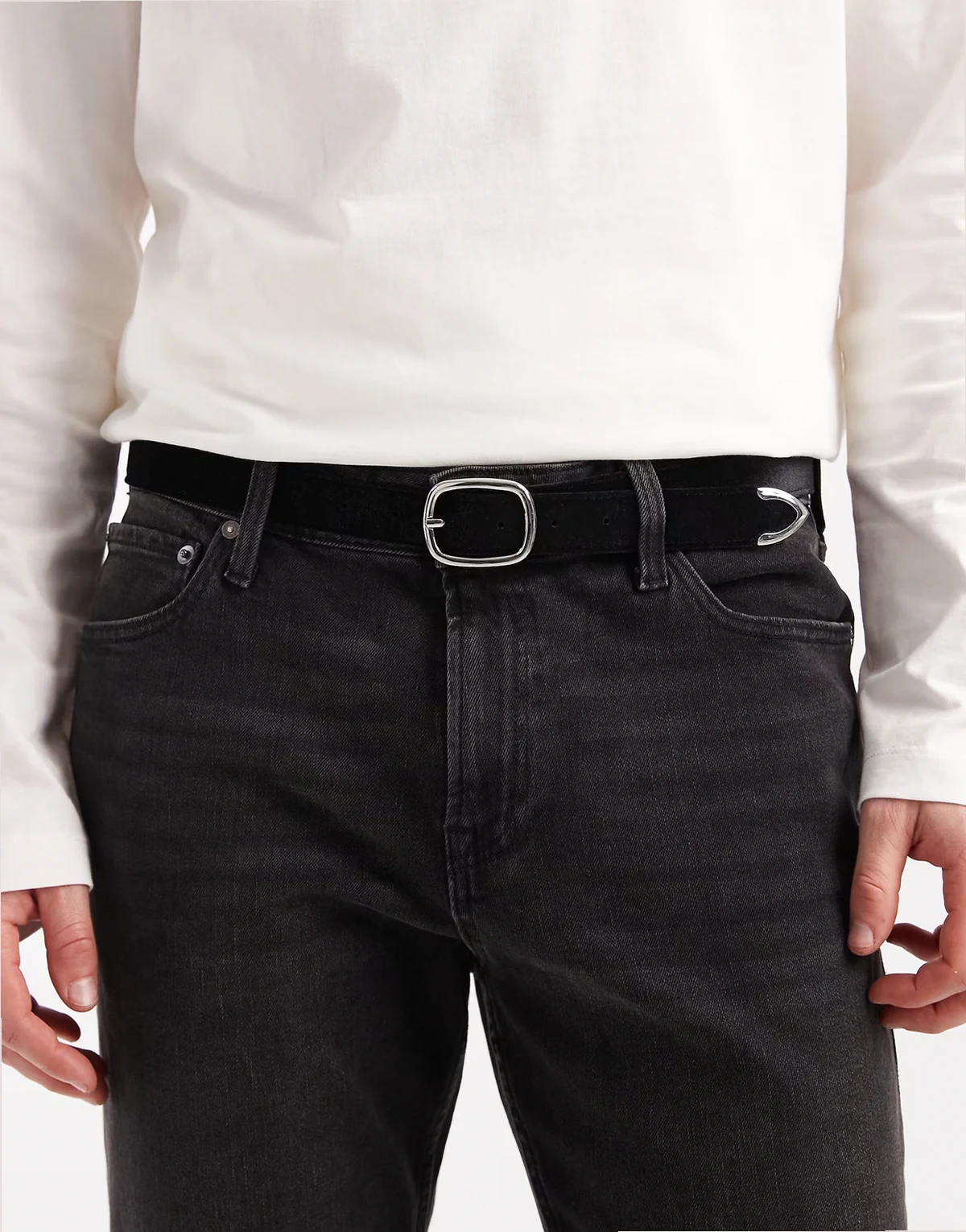 – Czarny aksamitny pasek