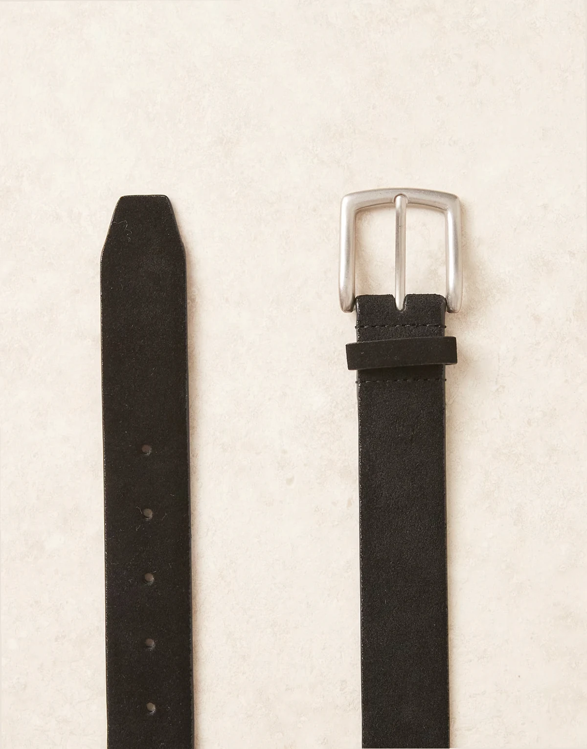 – Eleganter Wildleder-Gürtel in Schwarz mit silberfarbener Schnalle