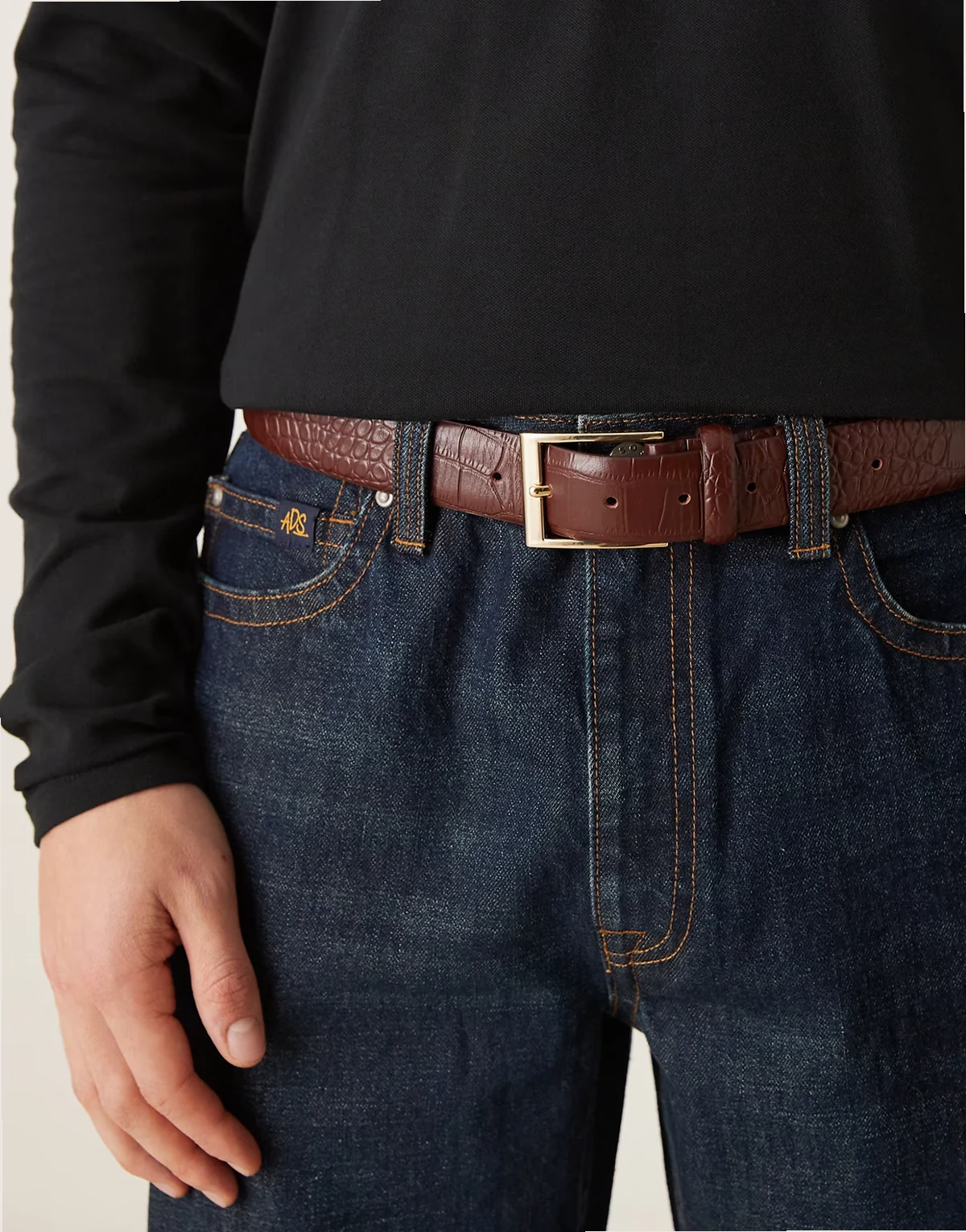 – Eleganter Gürtel aus braunem Leder mit Kroko-Textur