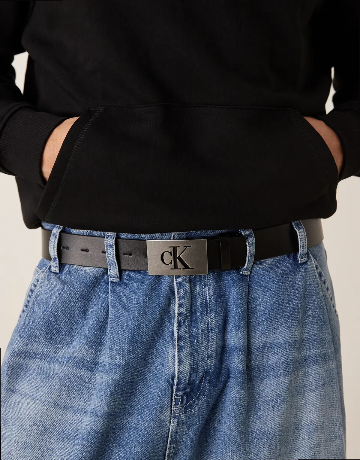 Jeans – Czarny pasek o szerokości 35 mm ze srebrną klamrą i logo
