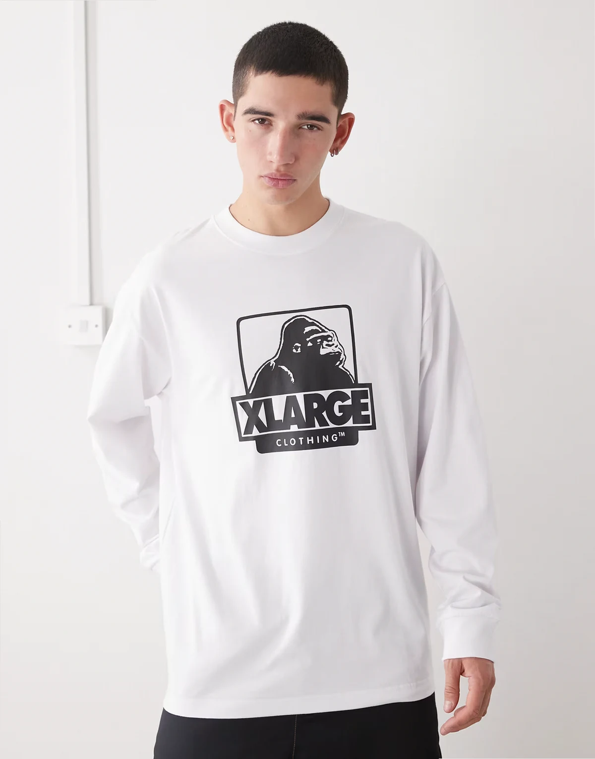 – OG – Biały T-shirt z długimi rękawami z graficznym logo