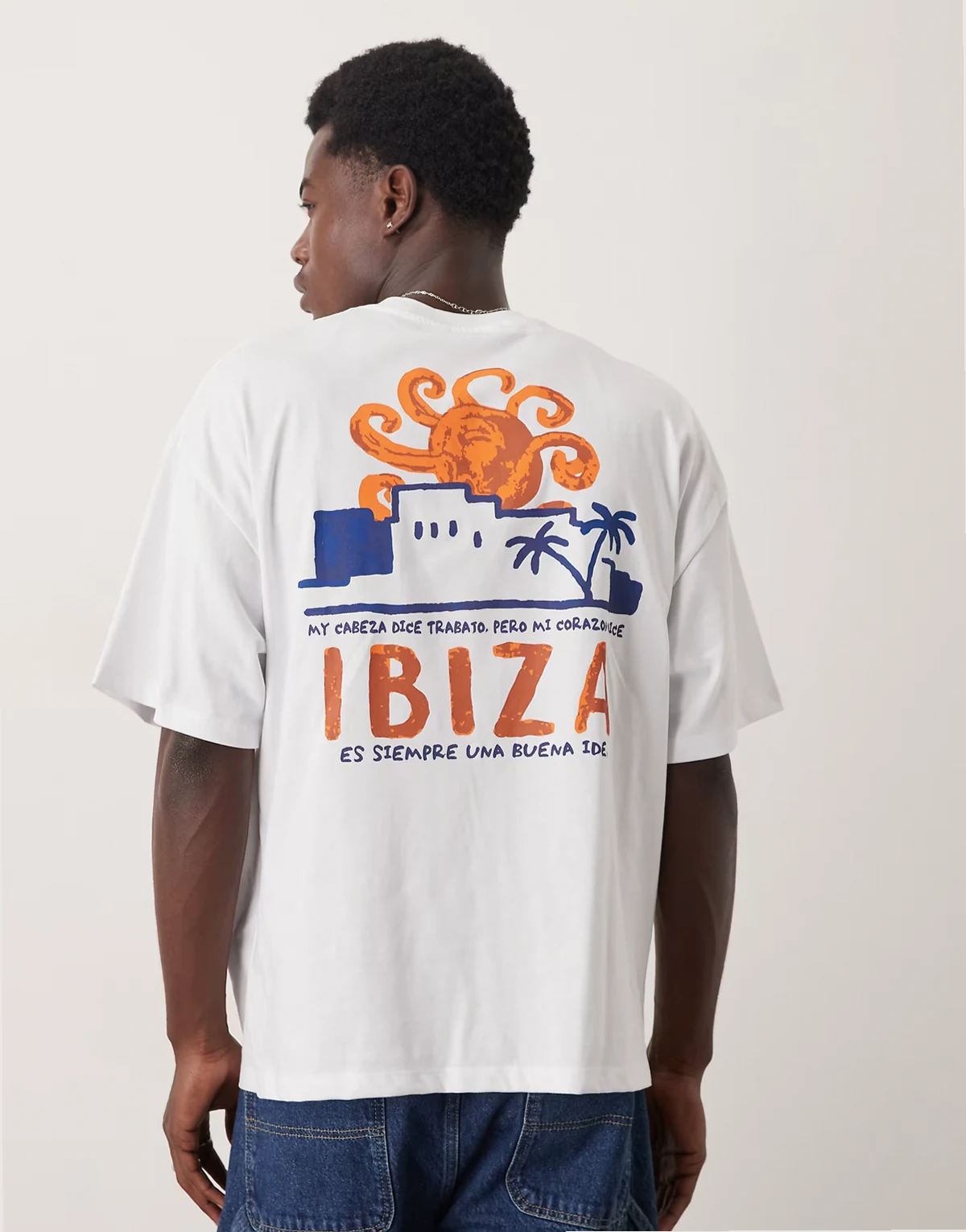 – Oversize-T-Shirt in Weiß mit Ibiza-Print auf dem Rücken