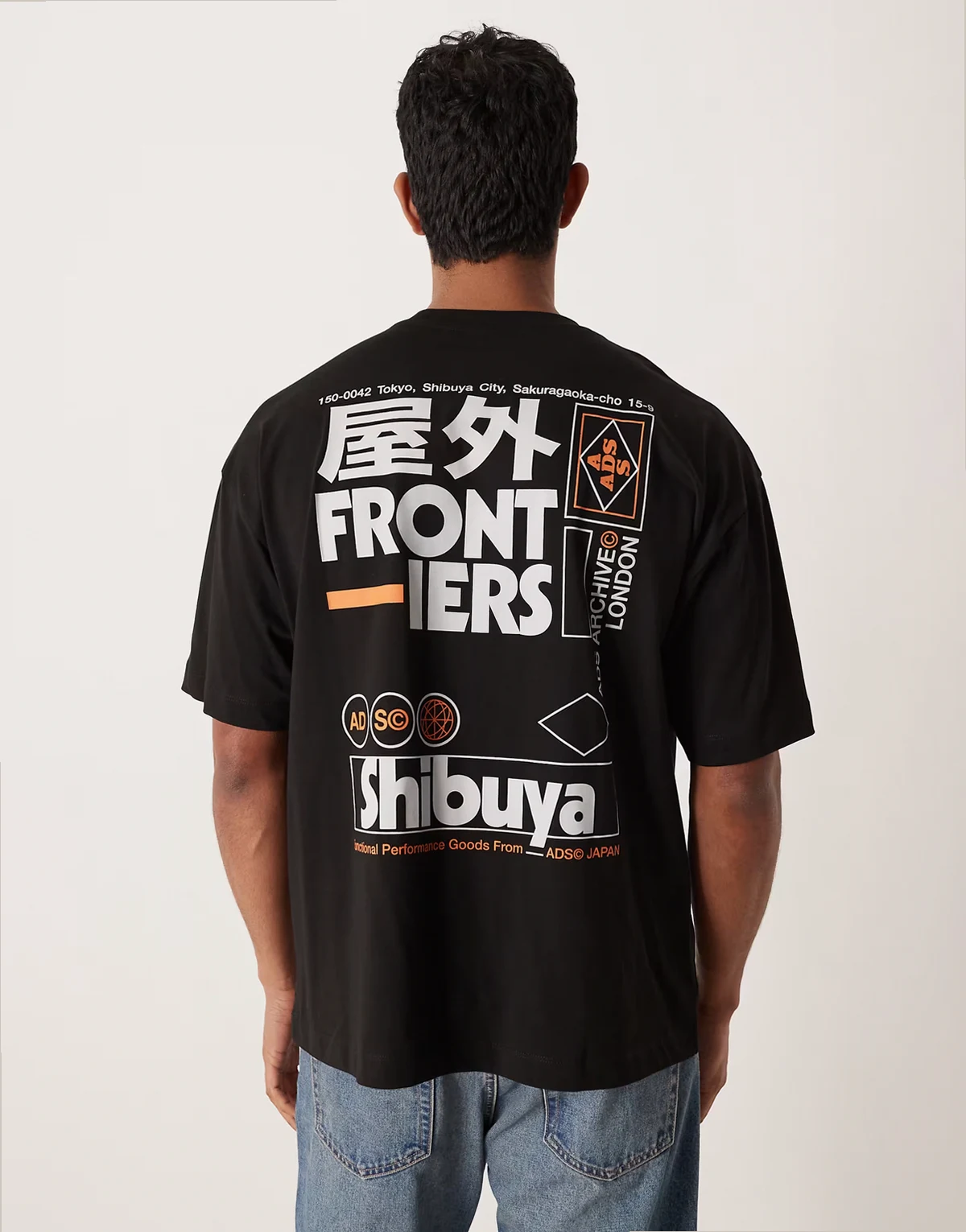 – Czarny T-shirt oversize z grafiką z napisem „Shibuya“
