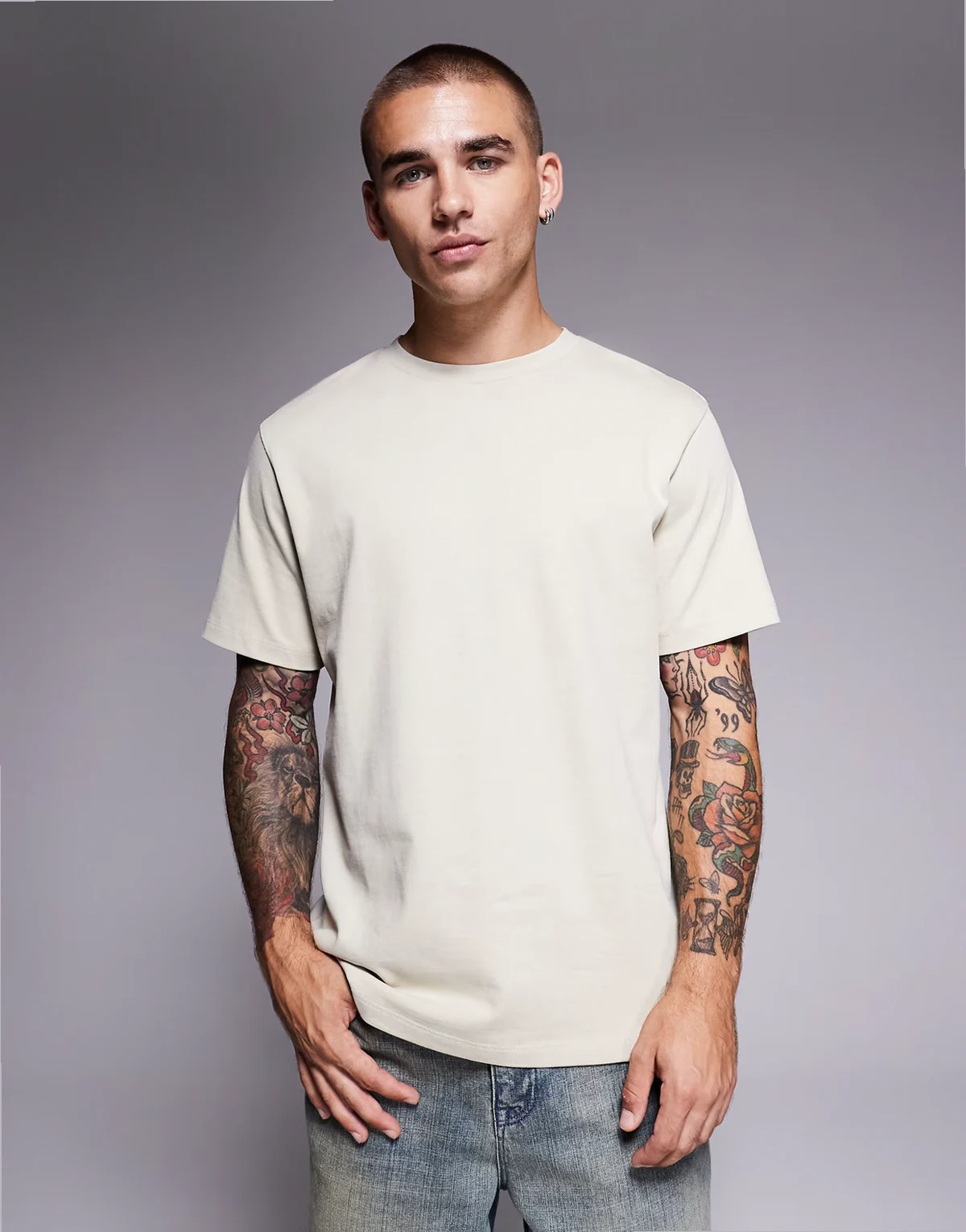 – Kamiennobeżowy bardzo gruby T-shirt