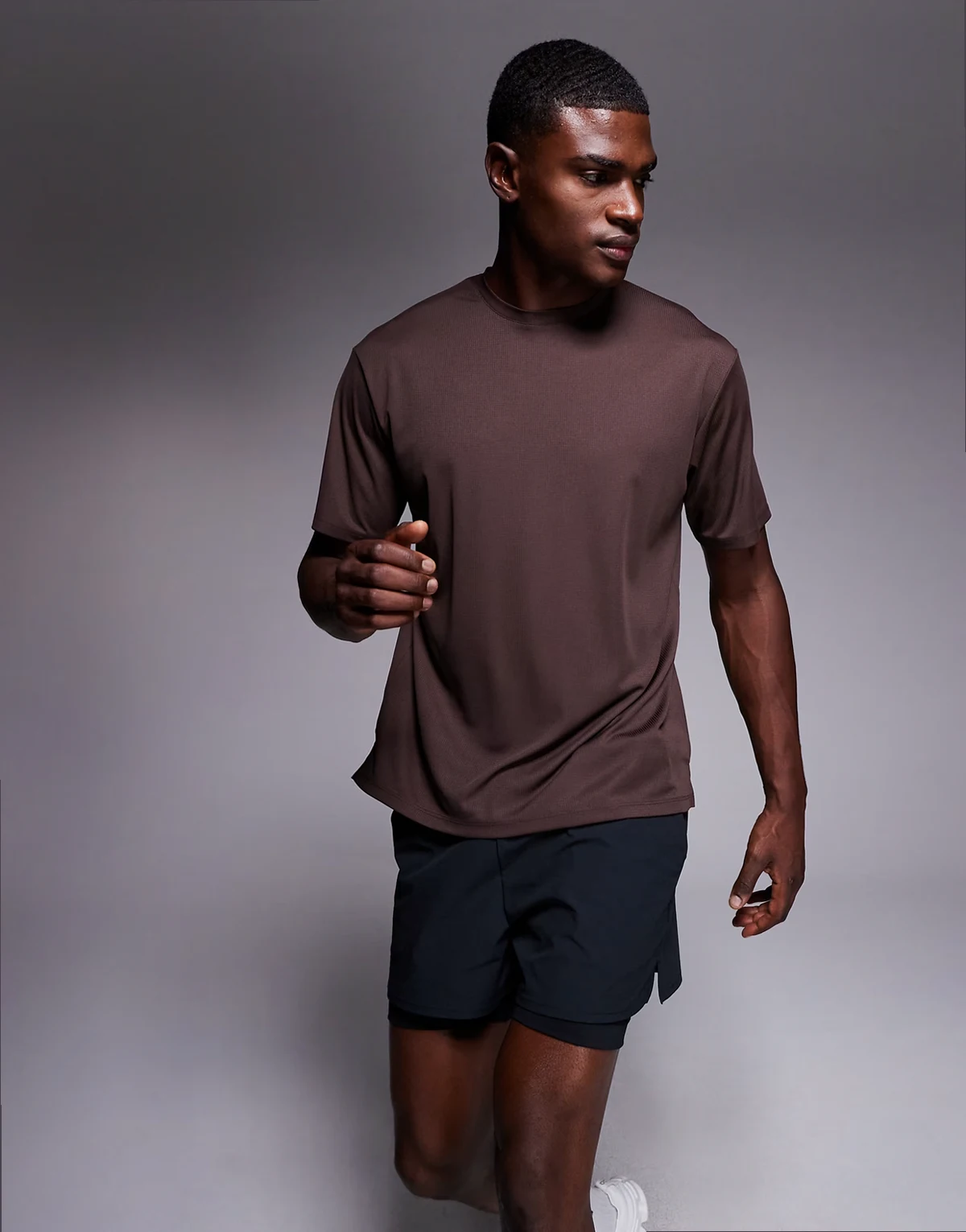 quick dry technical mesh relaxed fit running t-shirt in raisin