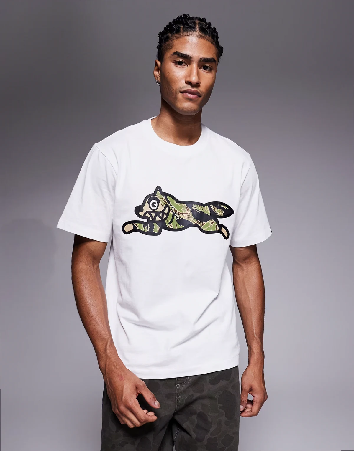 tiger striped camo running dog t-shirt in white