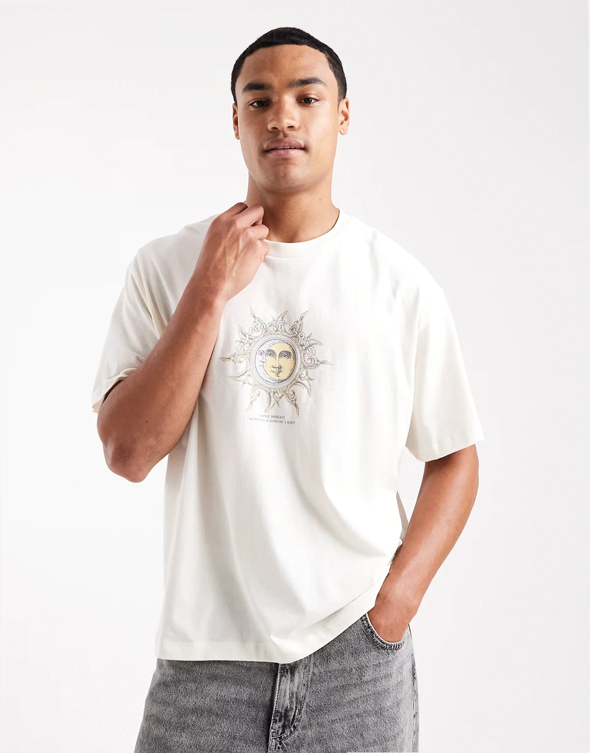oversized cropped t-shirt with sun print in cream