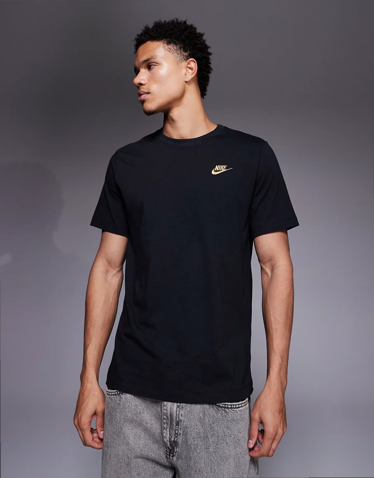 Club T-shirt in black with gold logo
