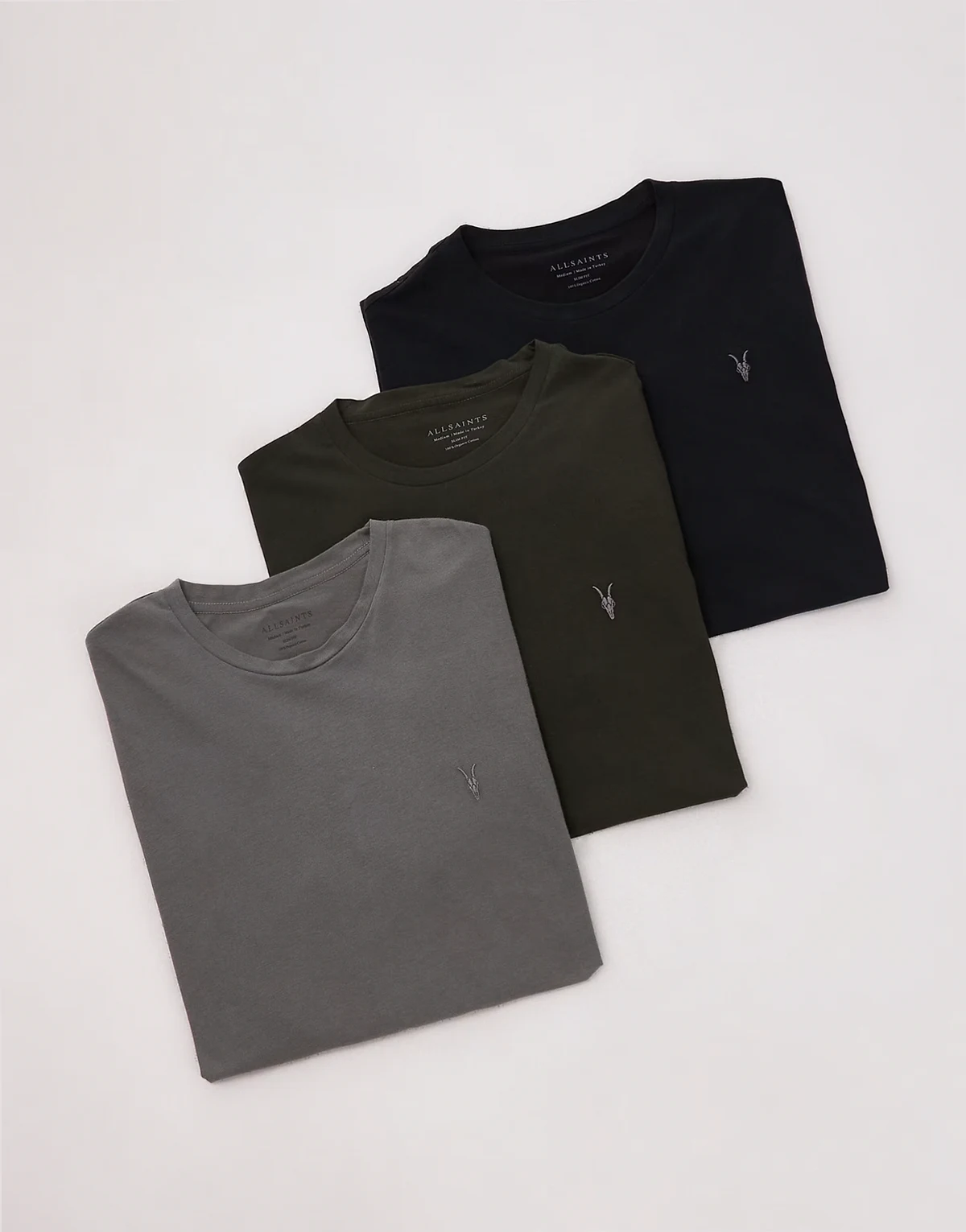 – Brace – T-shirty w kolorze khaki, czarnym i zielonym