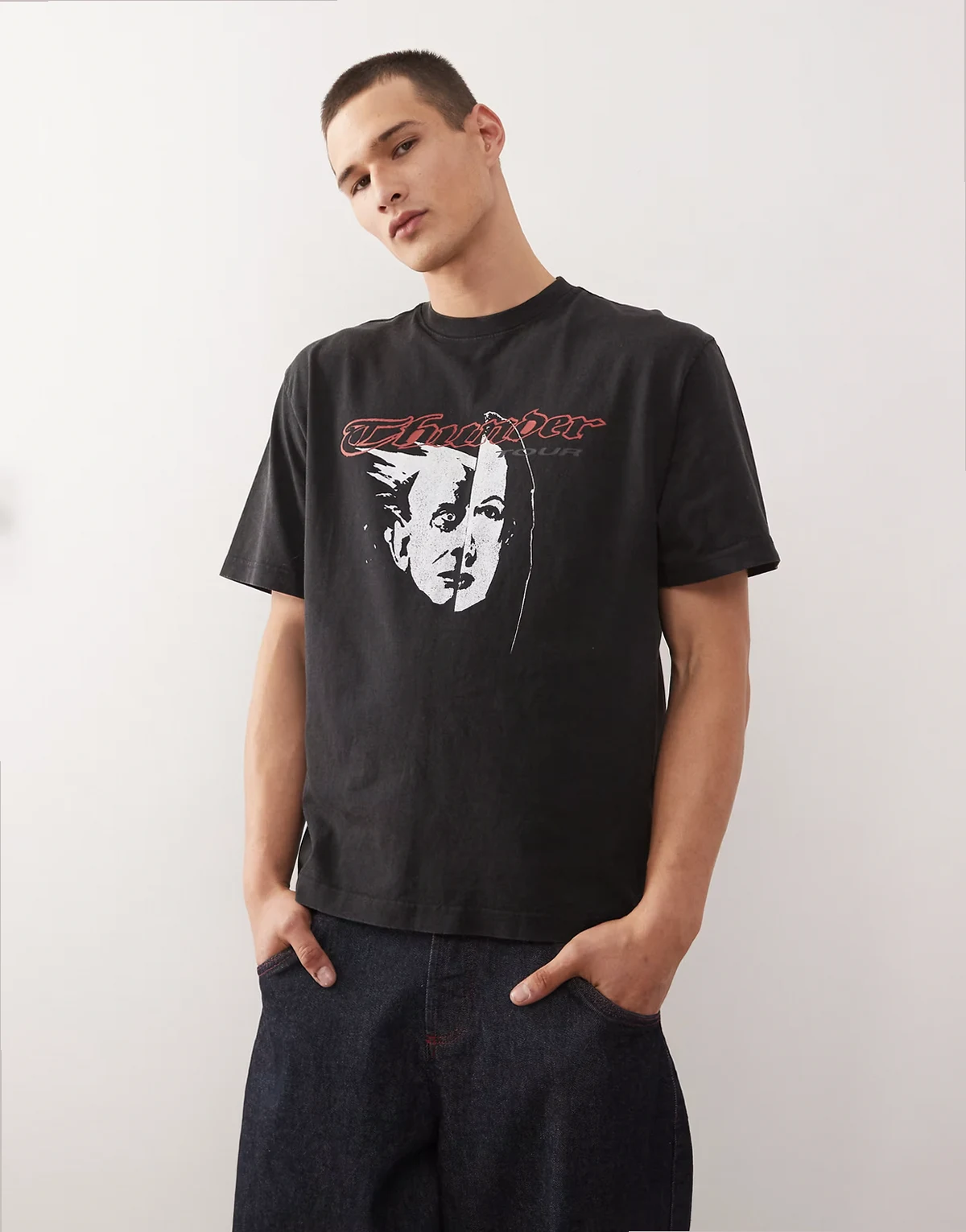 – Relaxed-Fit-T-Shirt in Schwarz mit „Thunder Tour“-Grafikprint