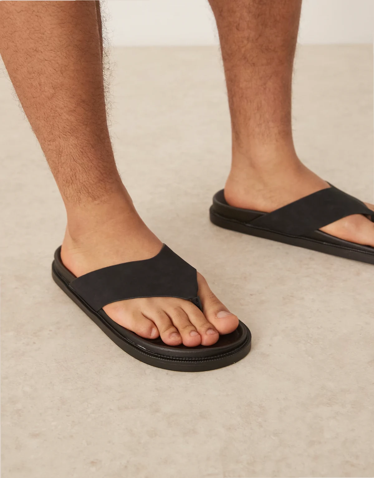 classic flip flops in black