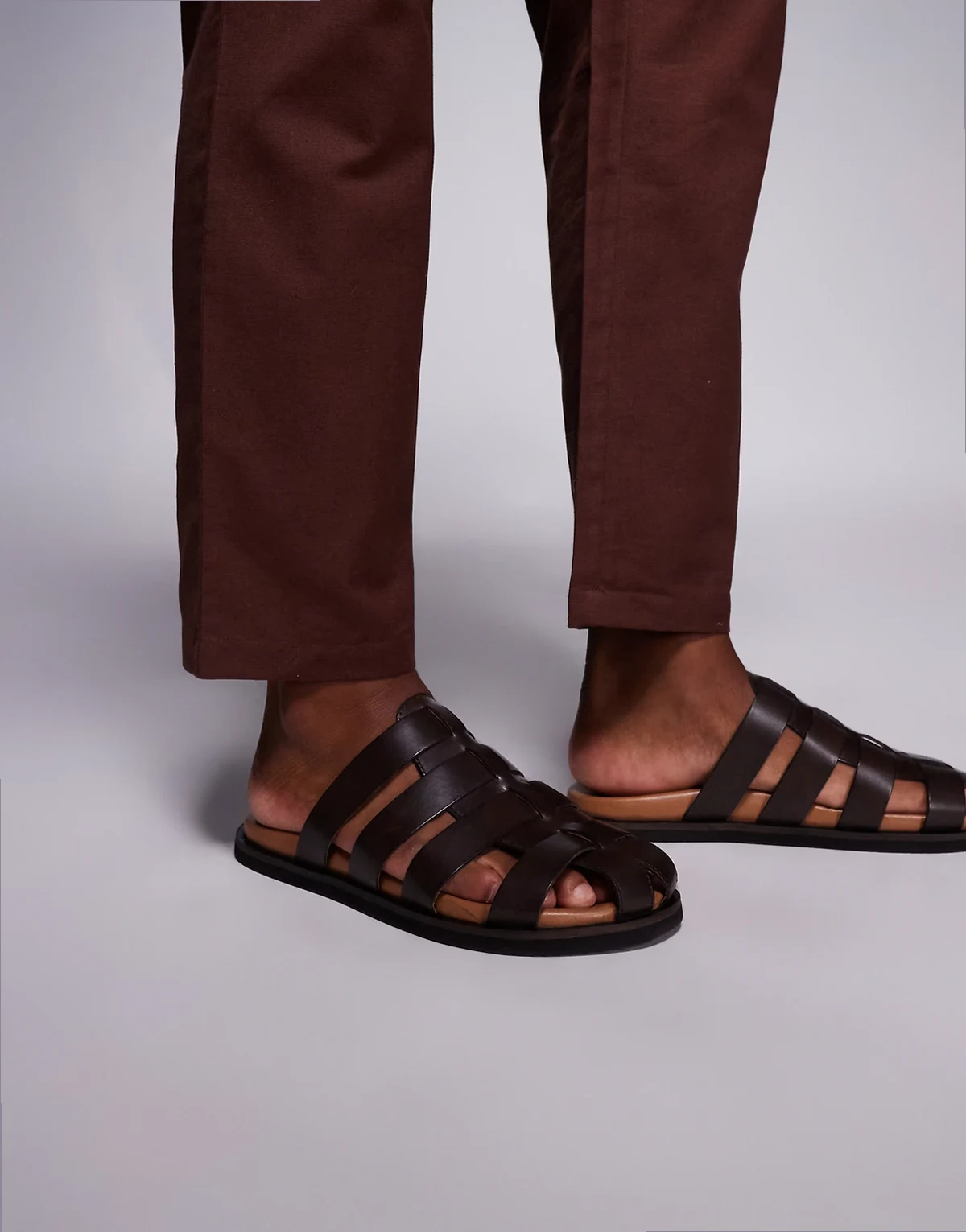 – Mule-Sandalen aus Leder in Braun