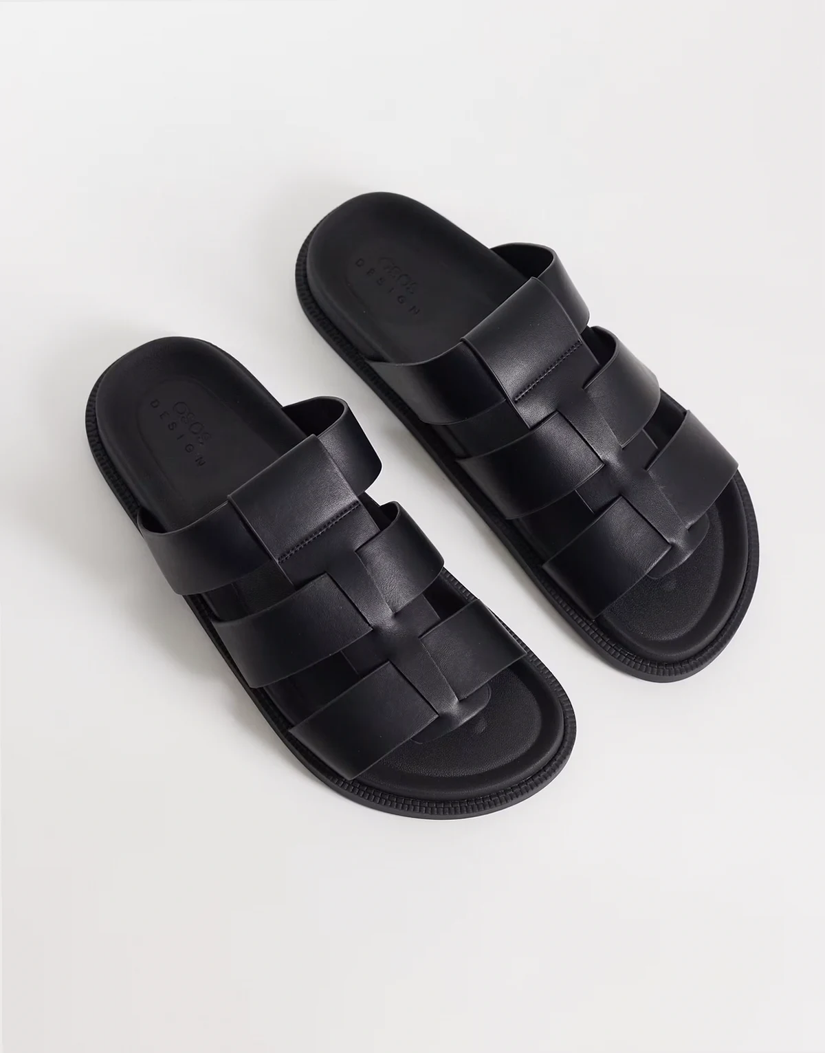 – Klassische Riemen-Sandalen in Schwarz