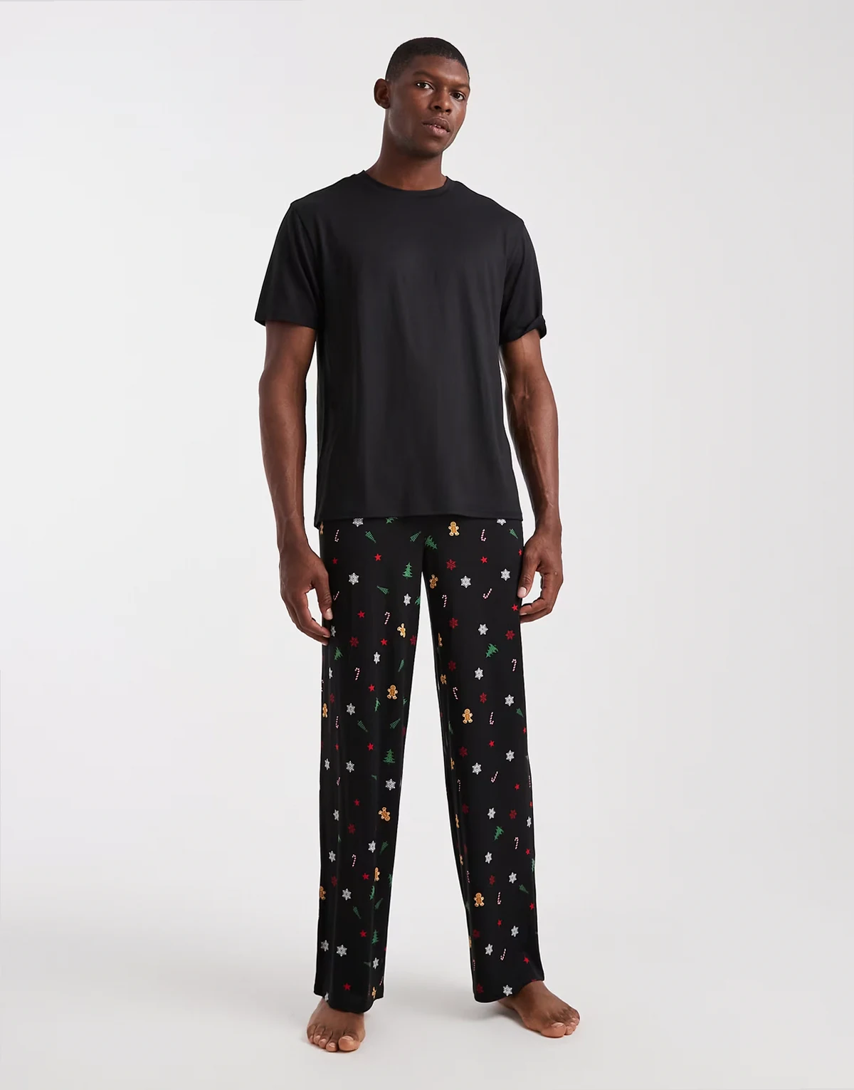 T-shirt and pants pajama set in Christmas print