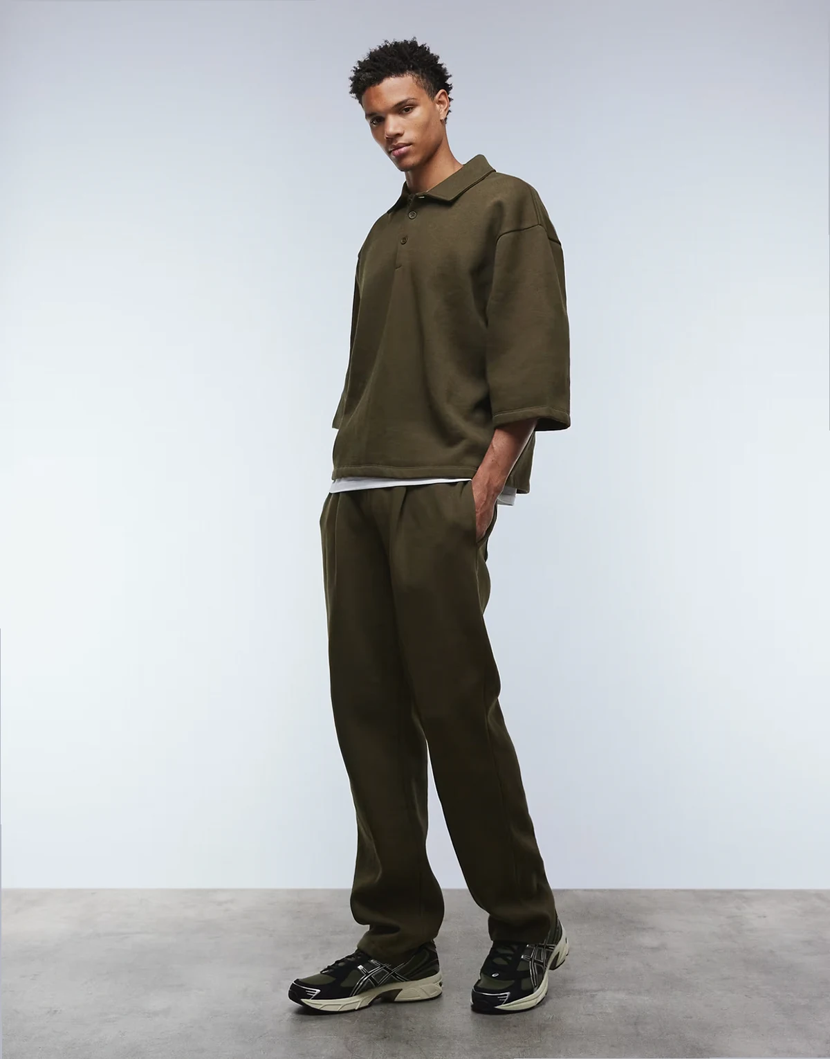 straight leg sweatpants in khaki