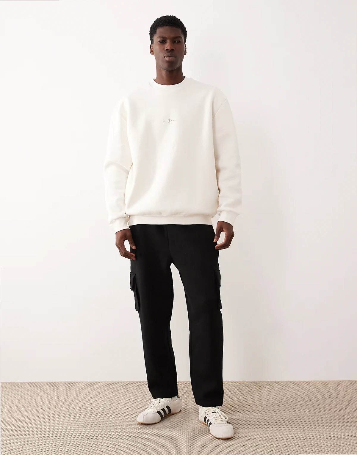tapered cargo sweatpants in black