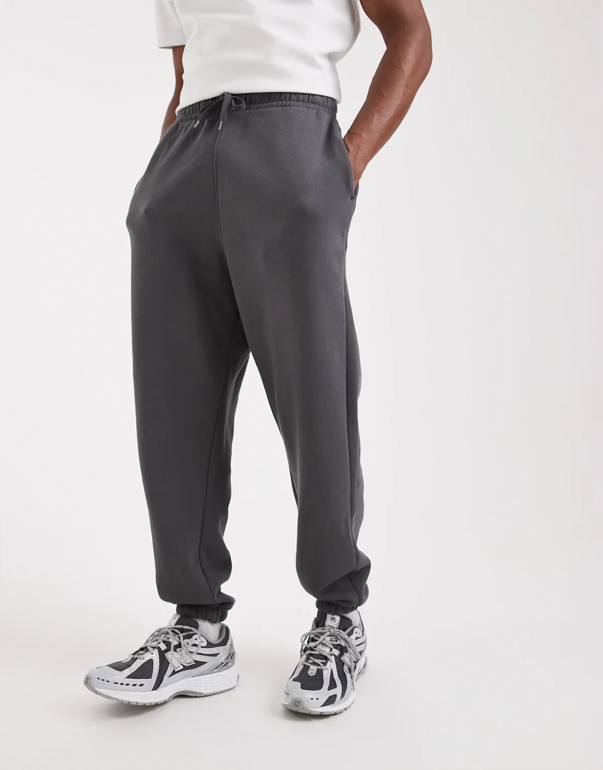 essentials oversized sweatpants in asphalt