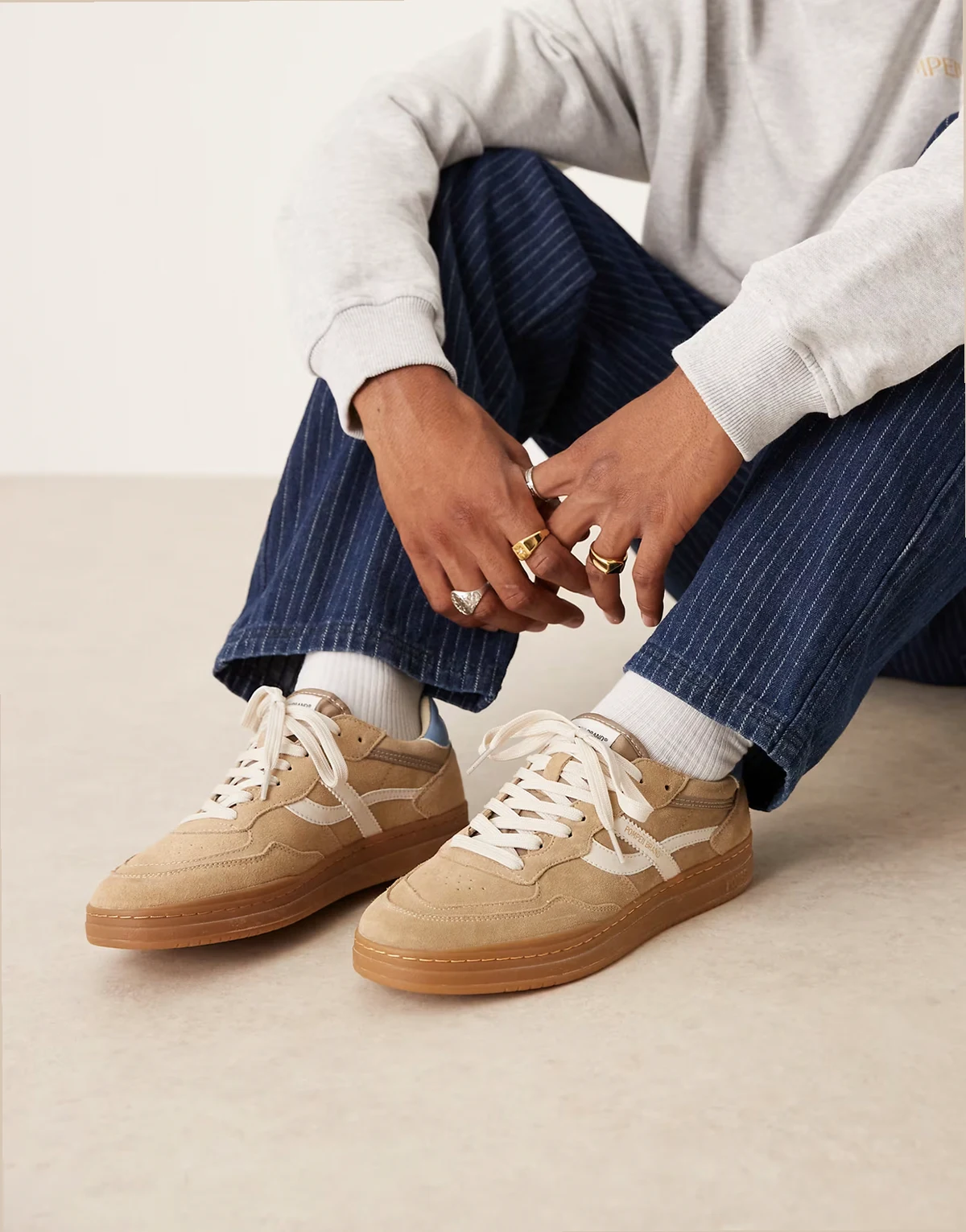Pompeii – Elan Pippa – Beżowo-białe zamszowe buty sportowe ze sznurowaniem