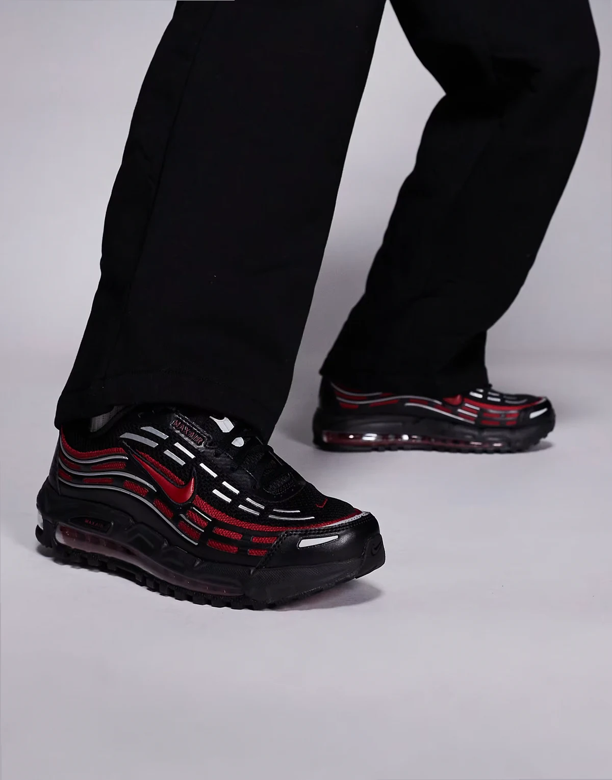 Air Max TL 2.5 sneakers in black and red
