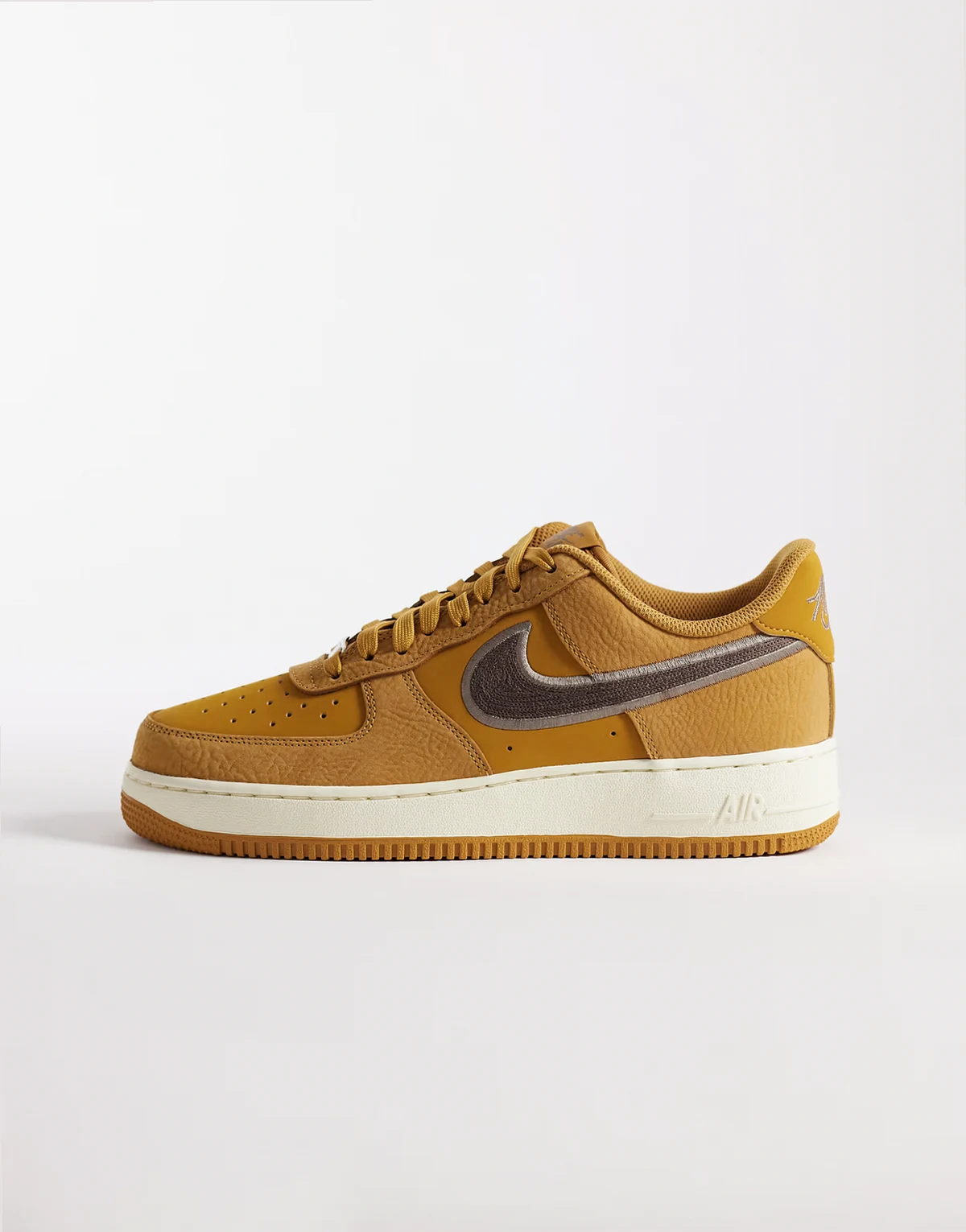 Air Force 1 '07 LV8 sneakers in brown