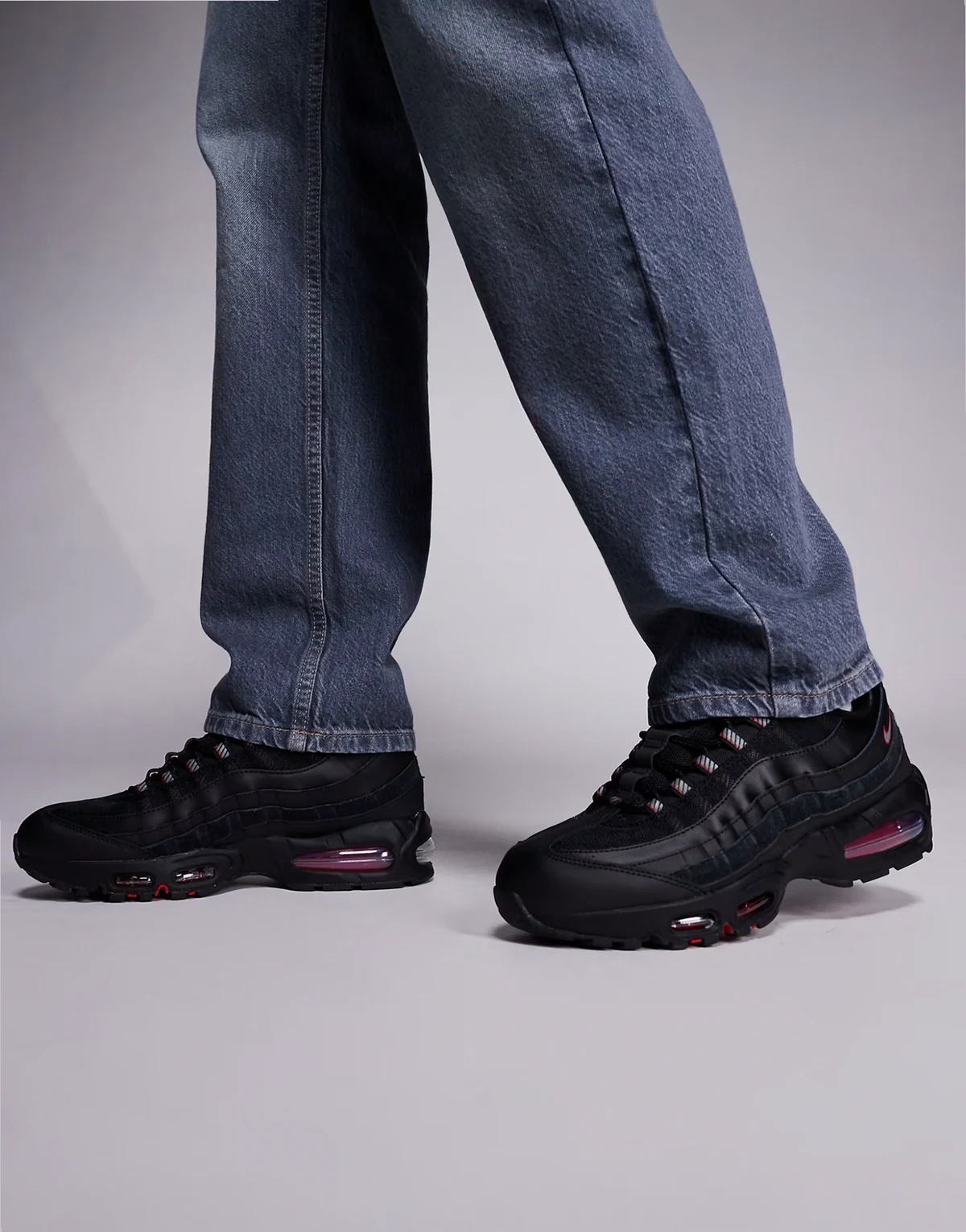 Air Max 95 sneakers in black and red