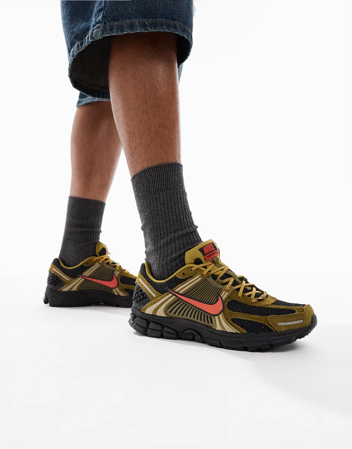 Zoom Vomero 5 Premium sneakers in olive