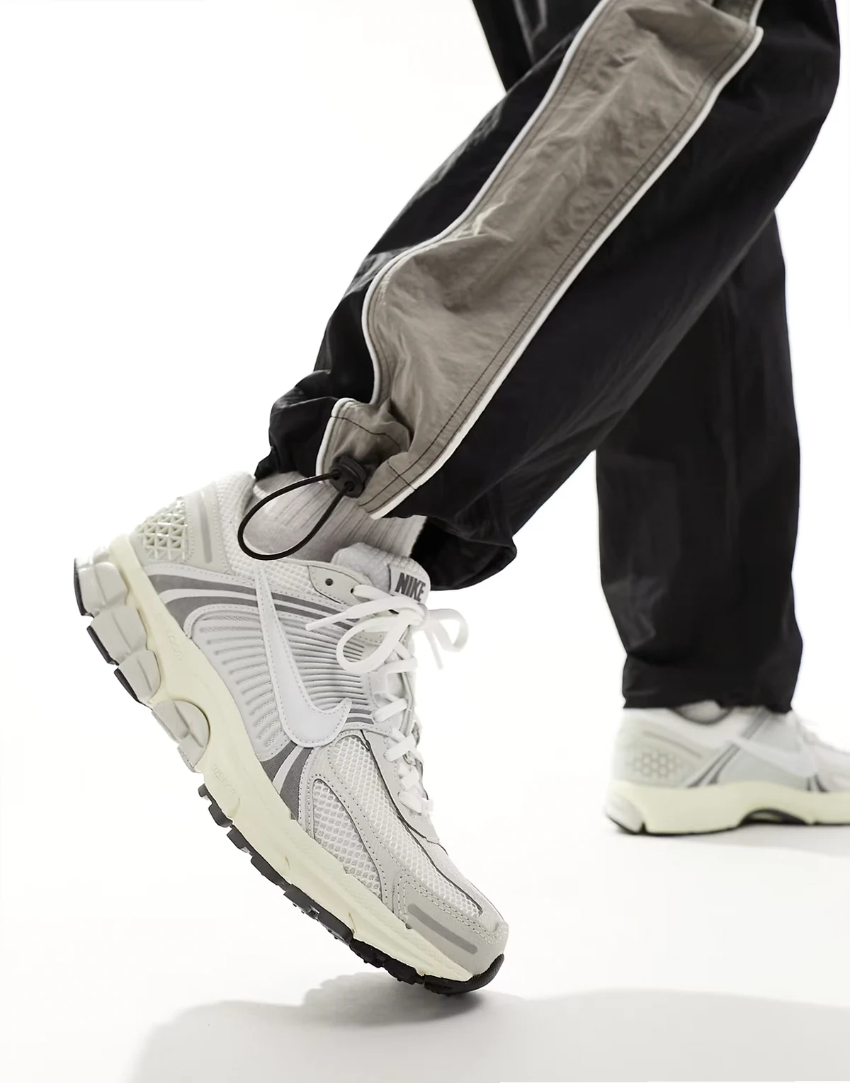 Zoom Vomero 5 sneakers in gray