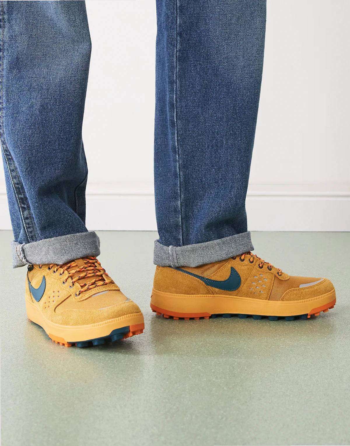 C1ty sneakers in beige and orange