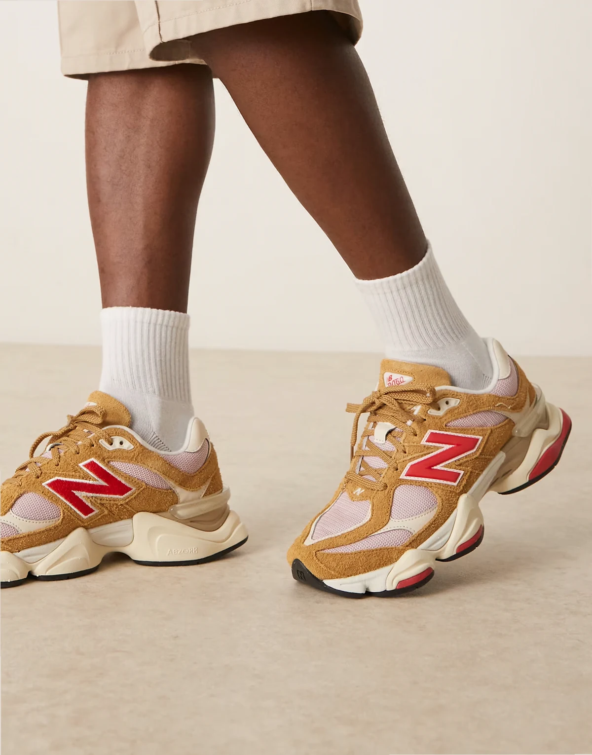 9060 unisex sneakers in multi with red details