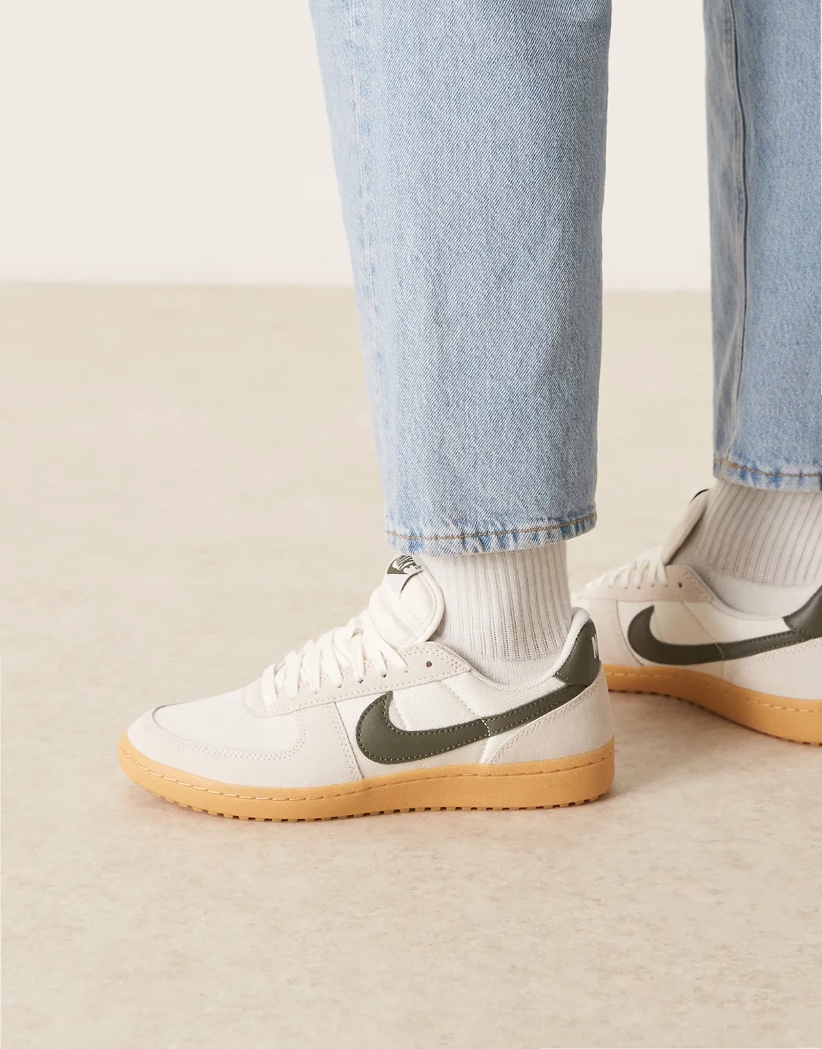 Field General S&T sneakers in off-white and black