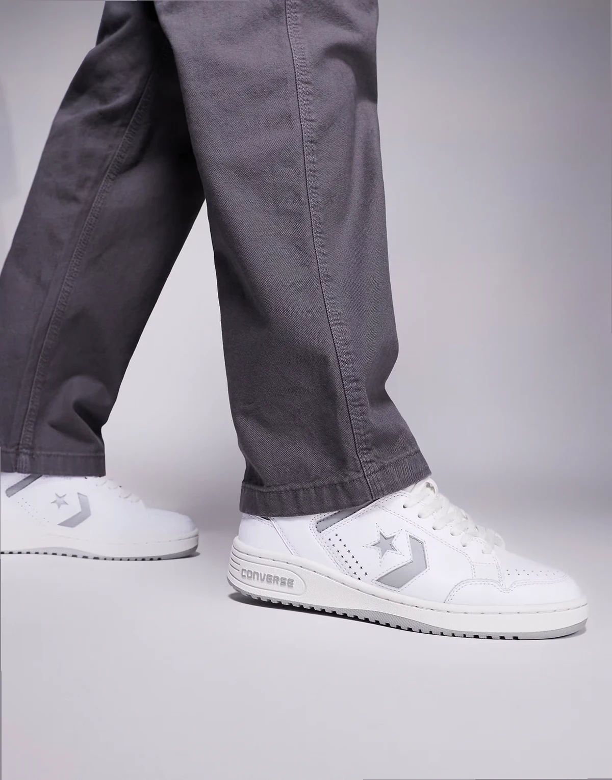 Weapon sneakers in white with gray detail