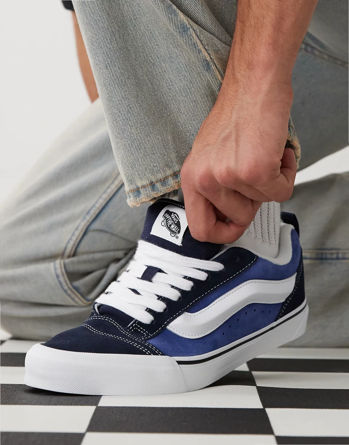 Knu Skool sneakers in navy and white