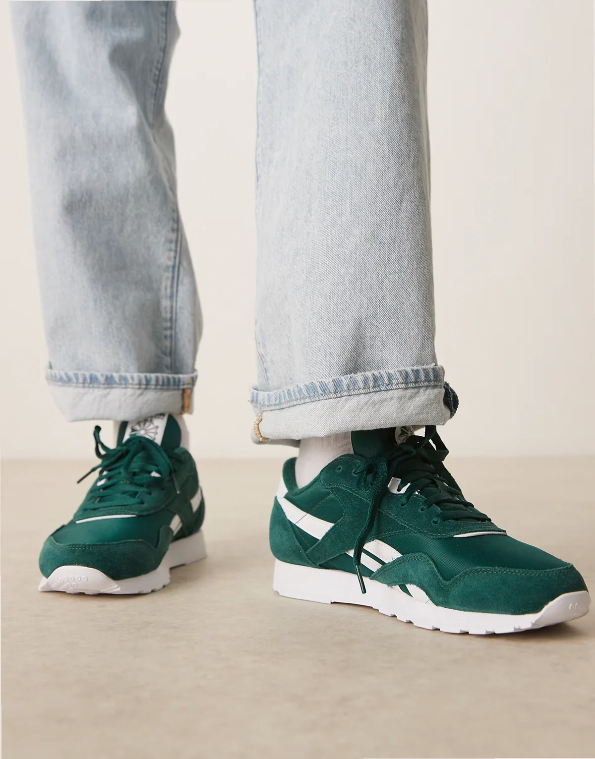 Classic Nylon sneaker in collegiate green and white detail