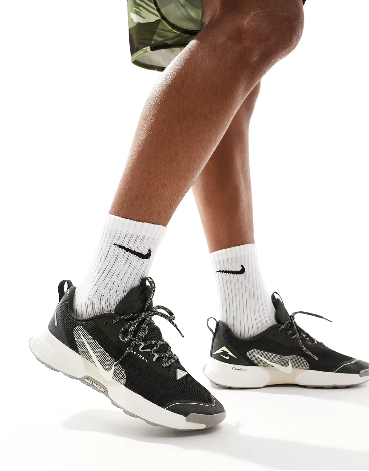 Juniper Trail 3 sneakers in dark green and white