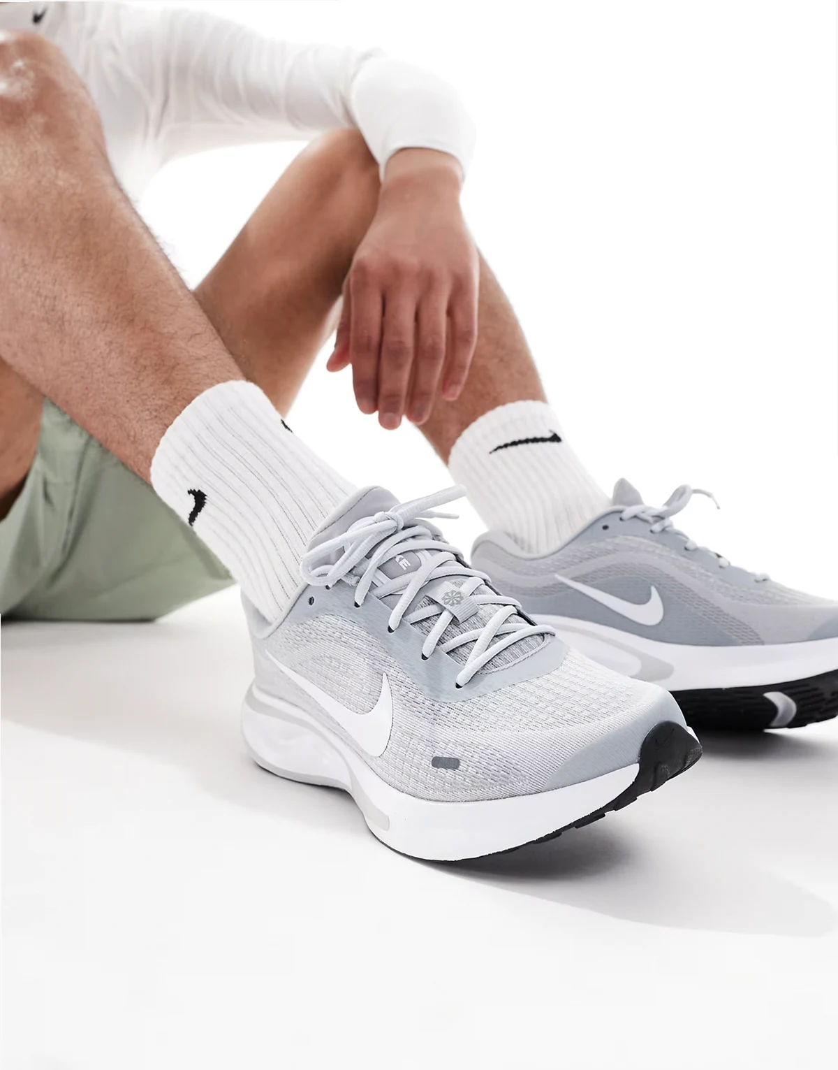 Journey Run sneakers in gray and white