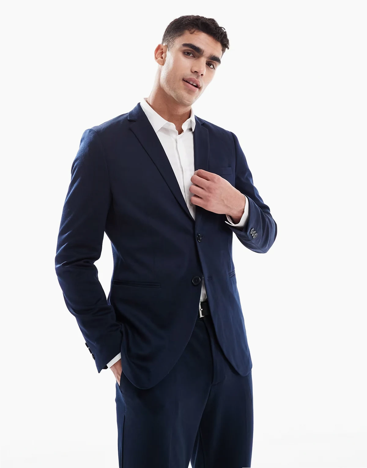 – Dopasowana dżersejowa marynarka garniturowa w granatowym kolorze