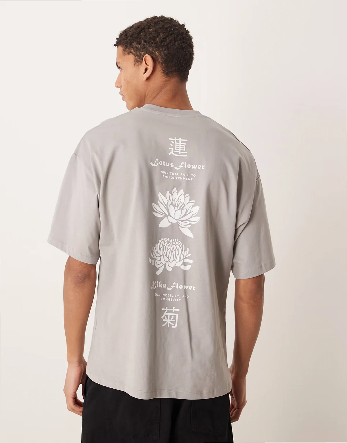 – Oversize-T-Shirt in Grau mit asiatischem Blumen-Print