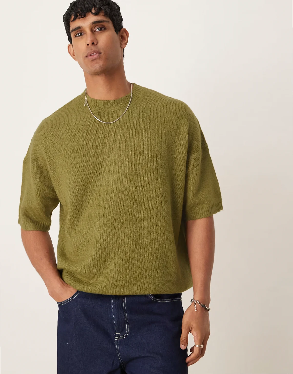 – Dzianinowy T-shirt oversize w kolorze khaki