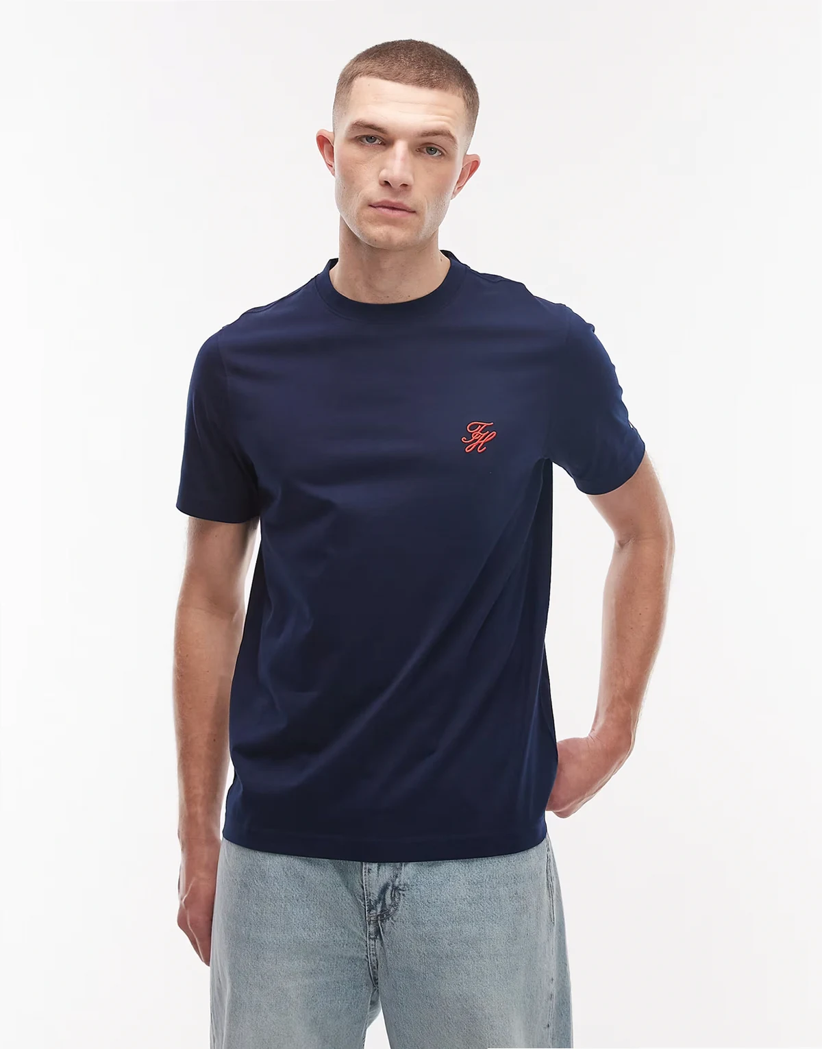 – Granatowy T-shirt z monogramem
