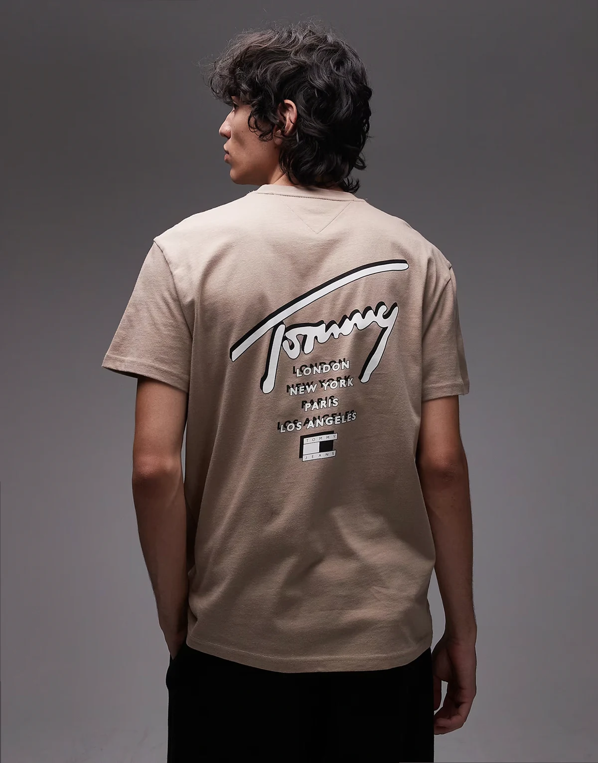 regular back print signature t-shirt in taupe