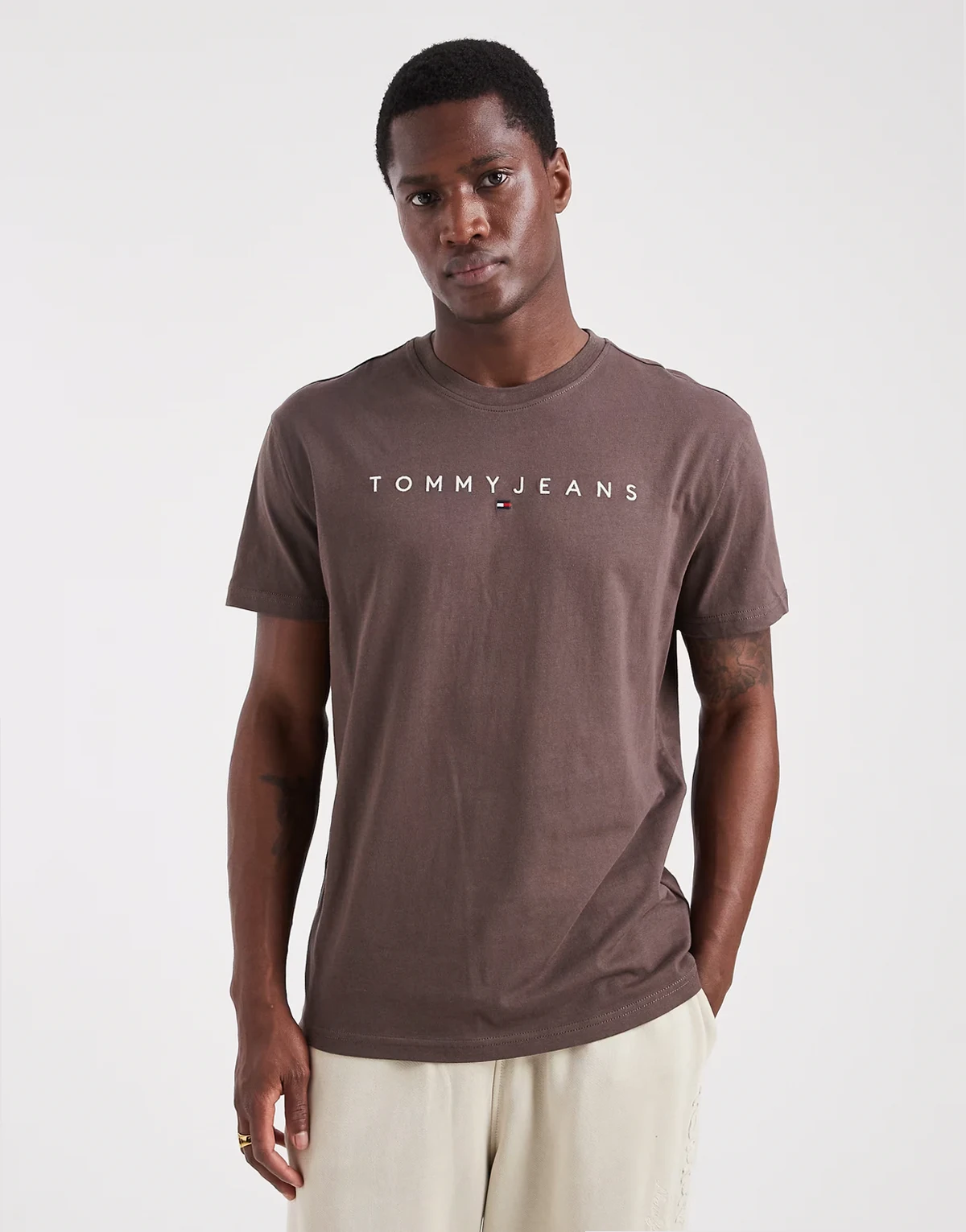 regular fit linear logo t-shirt in dark brown