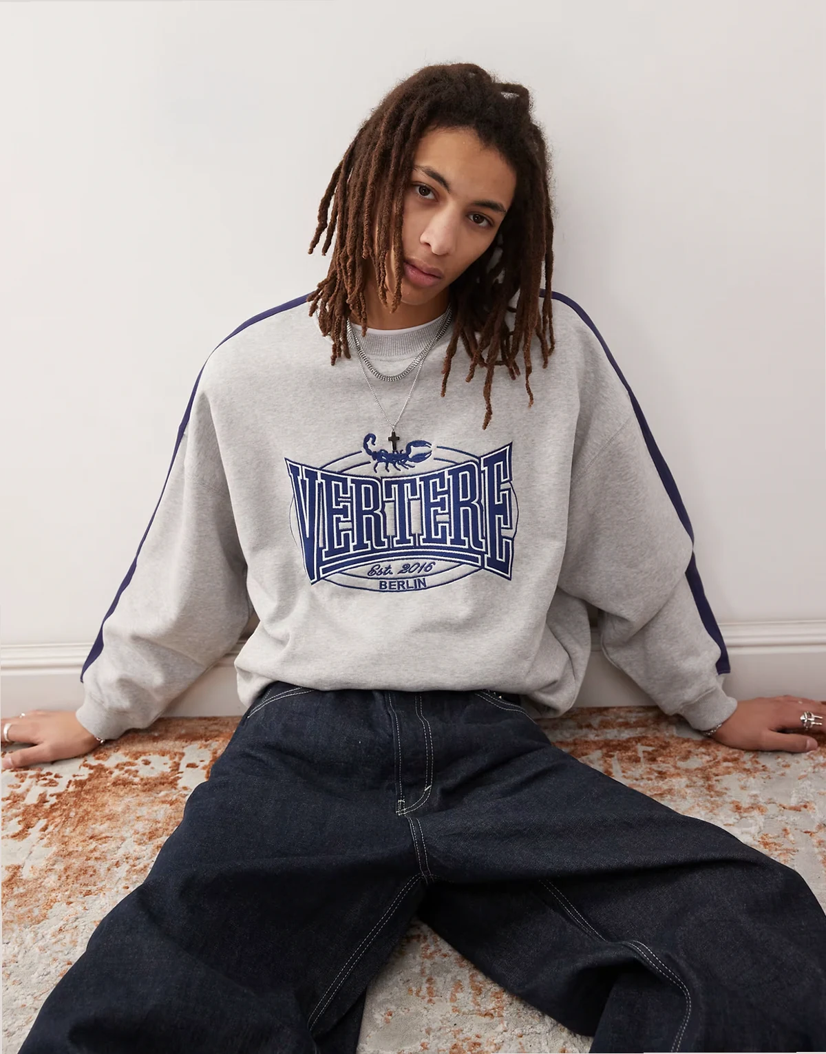 vintage logo oversized sweatshirt with side stripes in grey