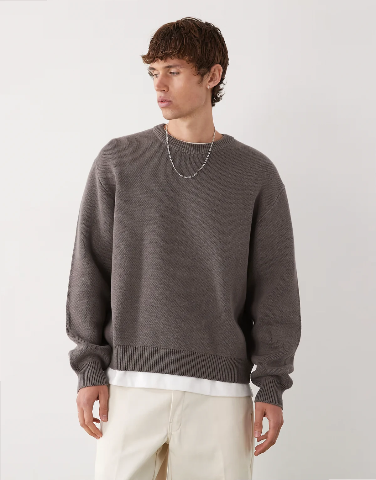 – Pullover in dunklem Maulwurfbraun, exklusiv bei ASOS