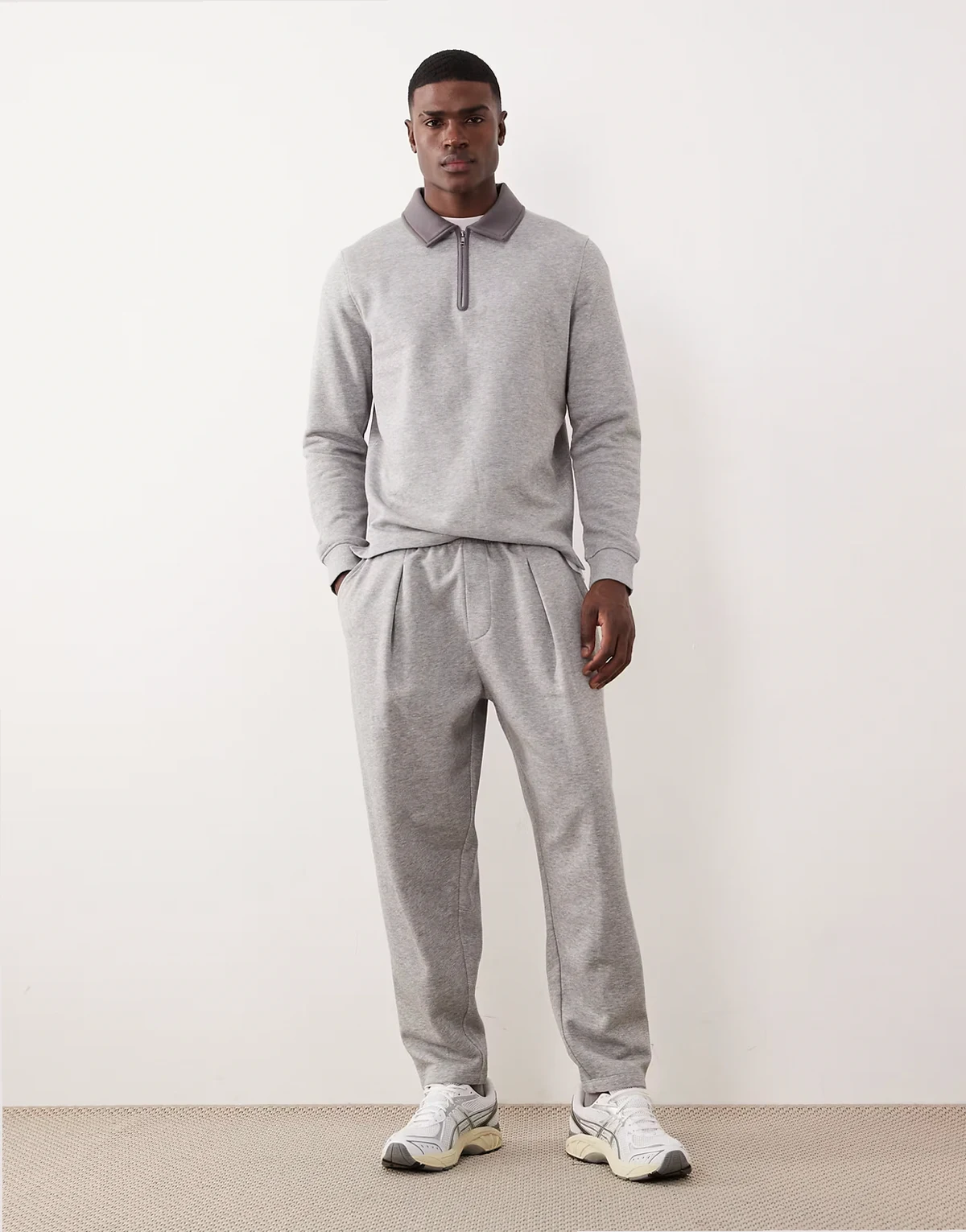 tapered sweatpants in light gray
